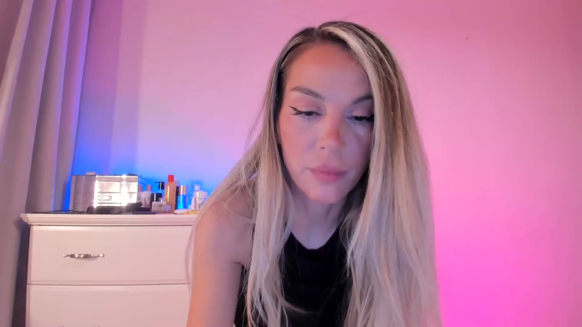 Gallery image thumbnail from ALLYsweet_'s myfreecams stream on, 07/06/2025, 21:58 image 14 of 20