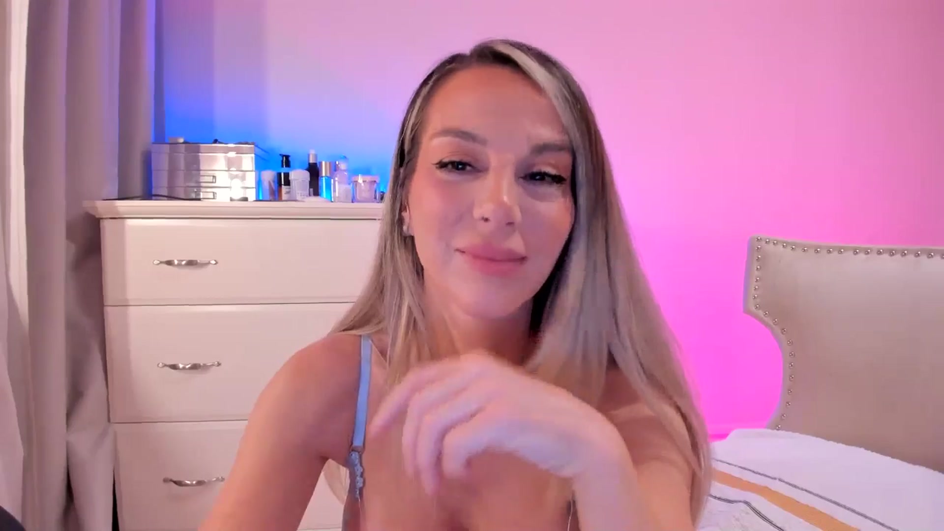 Gallery image thumbnail from ALLYsweet_'s myfreecams stream on, 07/11/2025, 22:17 image 9 of 20