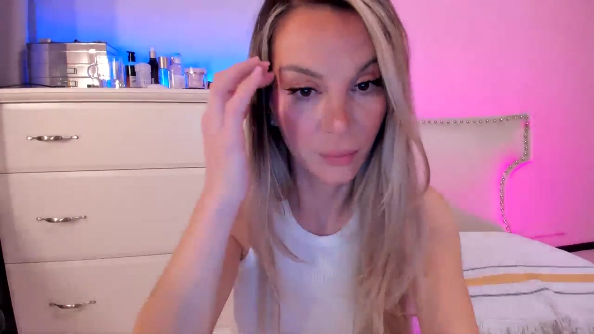 Gallery image thumbnail from ALLYsweet_'s myfreecams stream on, 07/11/2025, 23:28 image 17 of 20