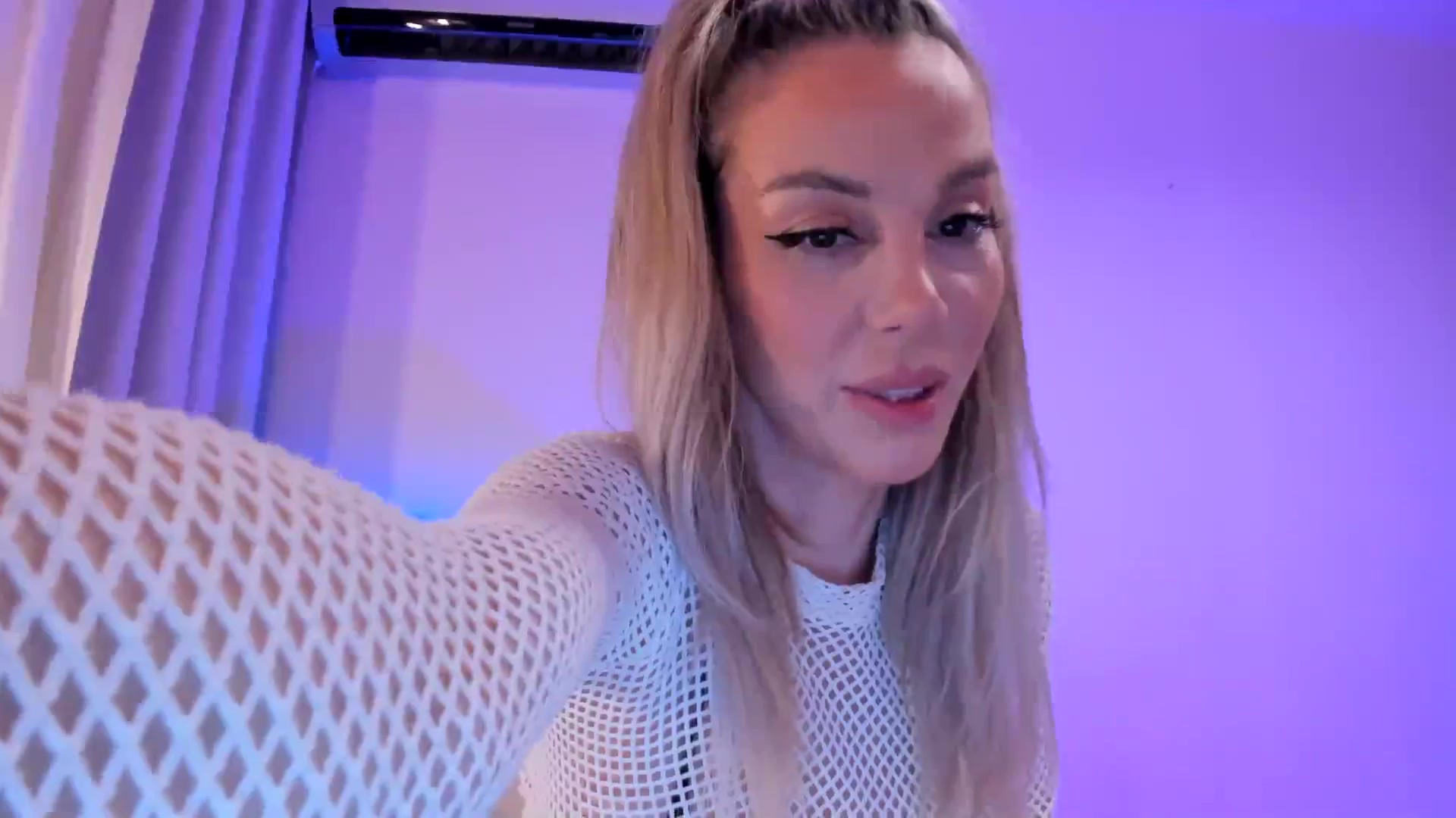 Gallery image thumbnail from ALLYsweet_'s myfreecams stream on, 07/15/2025, 22:28 image 19 of 20