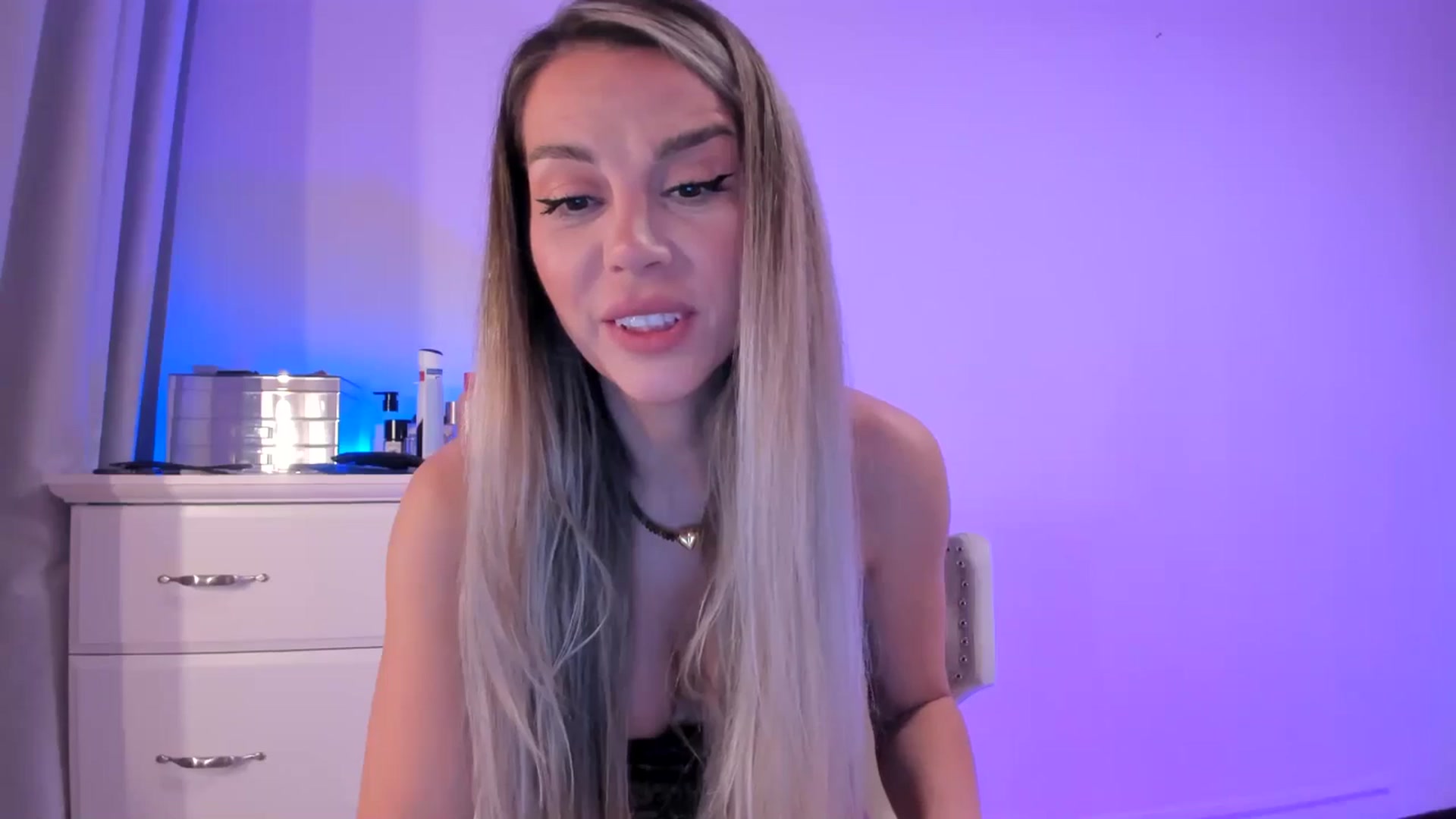 Gallery image thumbnail from ALLYsweet_'s myfreecams stream on, 07/24/2025, 24:52 image 6 of 20