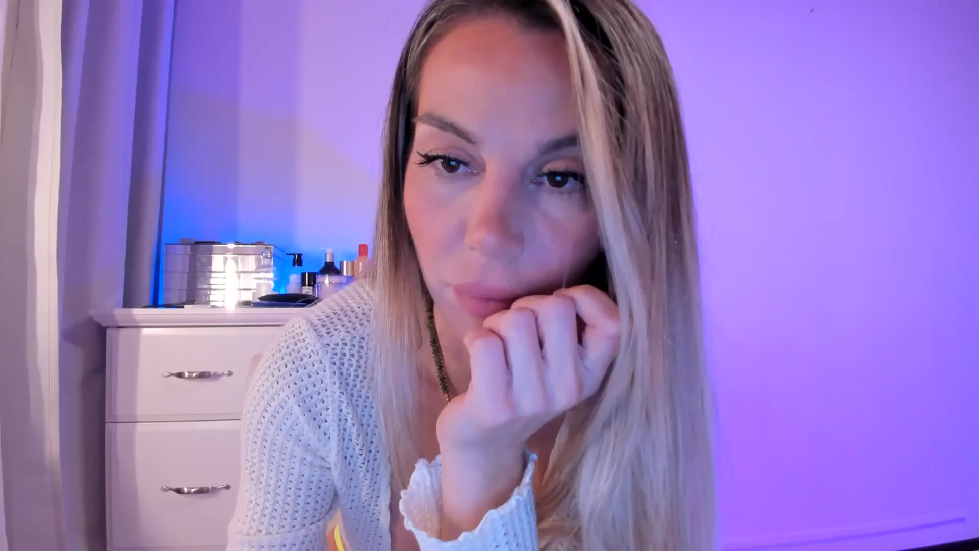 Gallery image thumbnail from ALLYsweet_'s myfreecams stream on, 07/24/2025, 23:54 image 1 of 20
