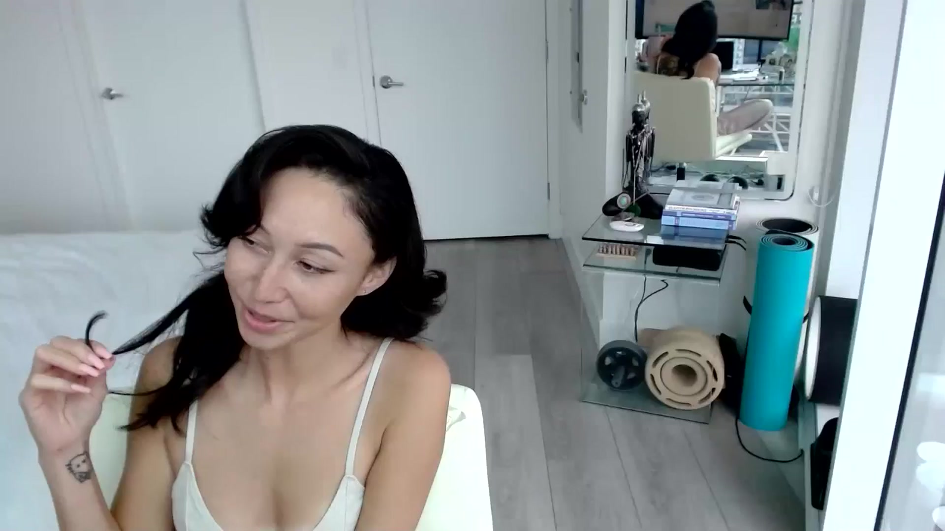 Gallery image thumbnail from ALL_MinnieB00's myfreecams stream on, 06/28/2024, 22:02 image 16 of 20