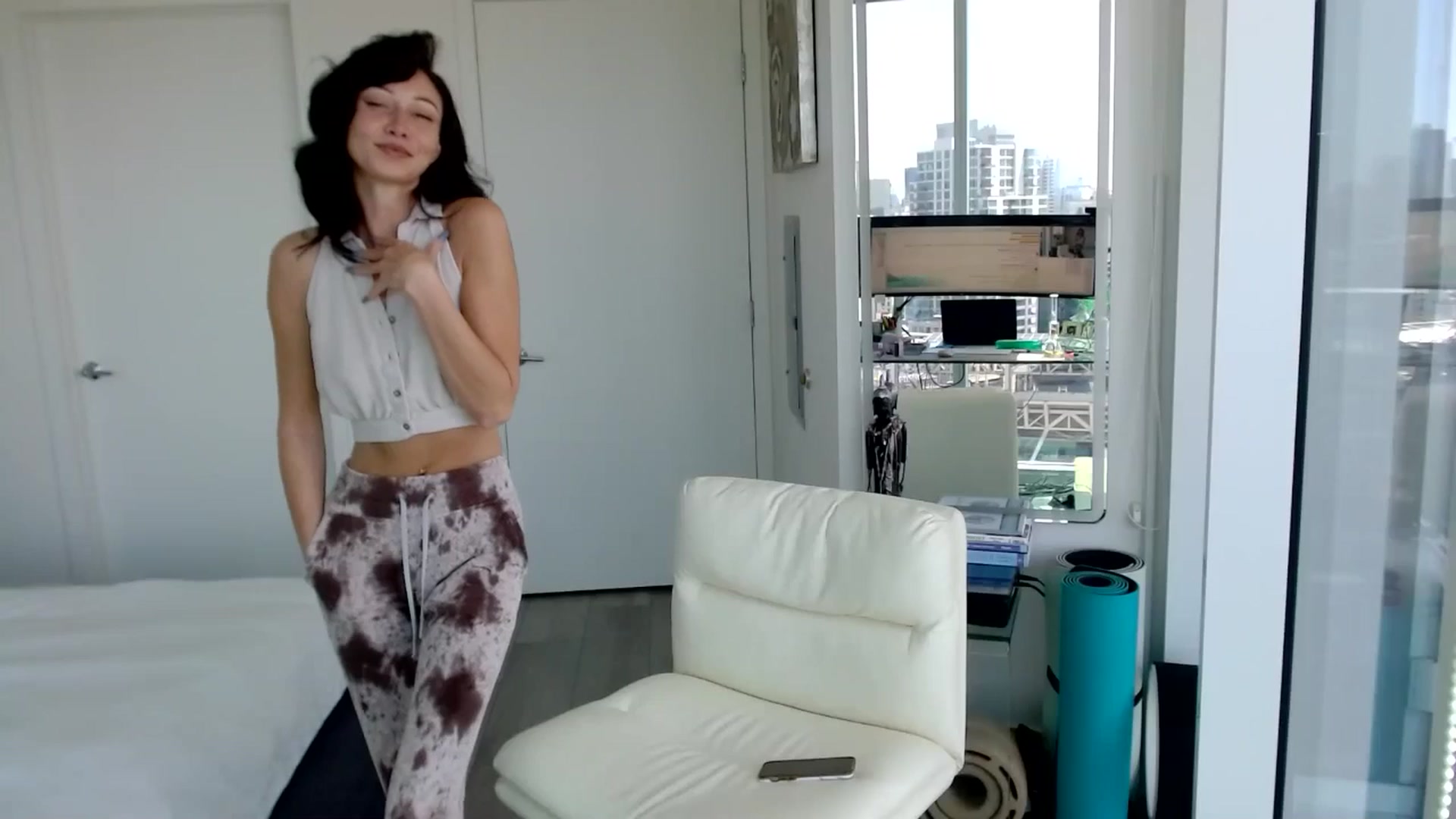 Gallery image thumbnail from ALL_MinnieB00's myfreecams stream on, 07/16/2024, 21:15 image 13 of 20