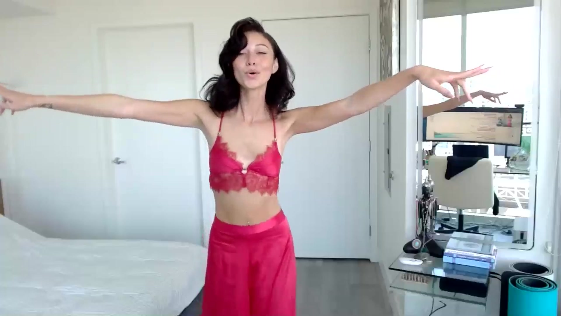 Gallery image thumbnail from ALL_MinnieB00's myfreecams stream on, 08/10/2024, 20:00 image 19 of 20