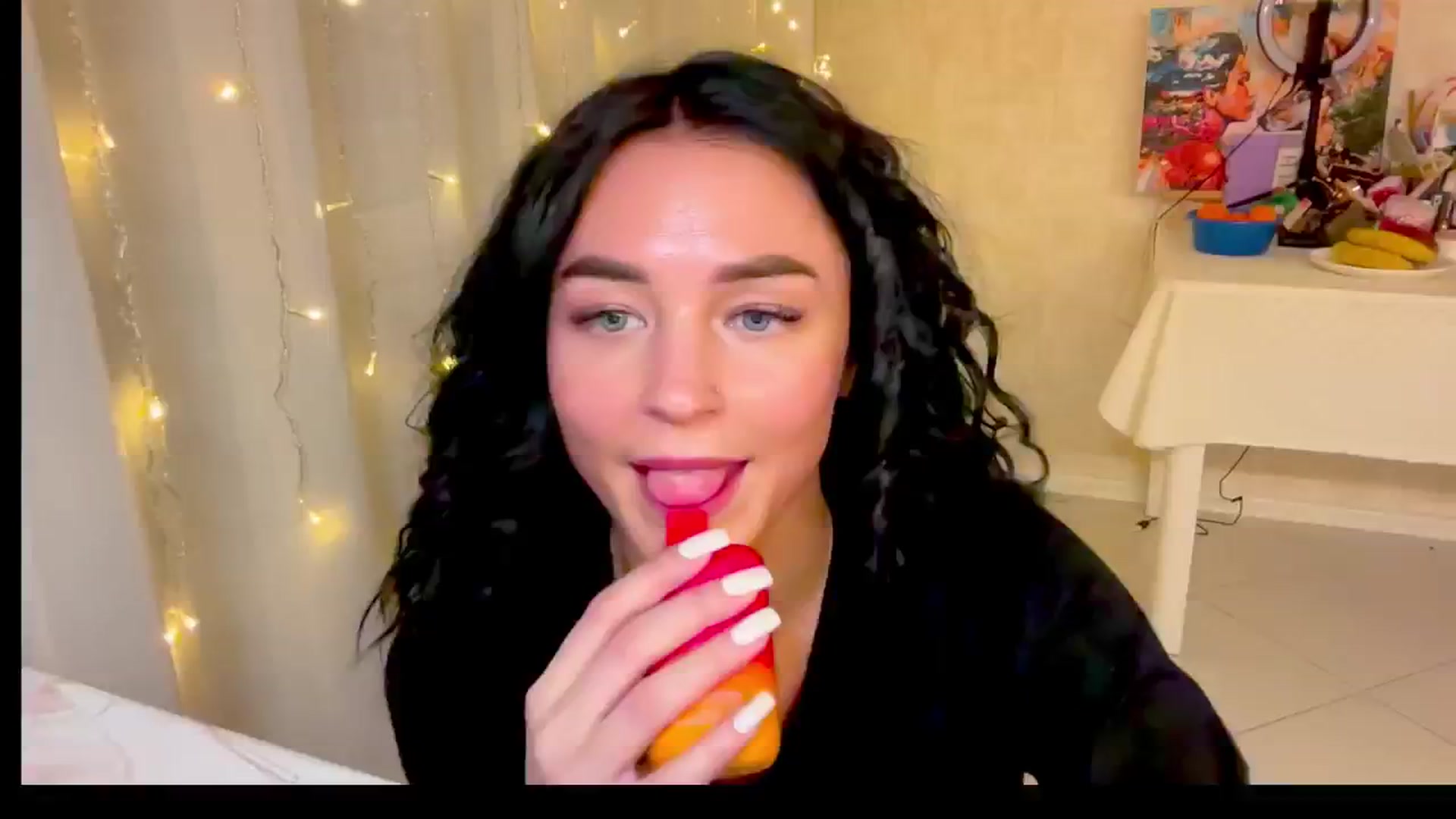 Gallery image thumbnail from ALYA_STARK's myfreecams stream on, 12/25/2024, 21:04 image 17 of 20