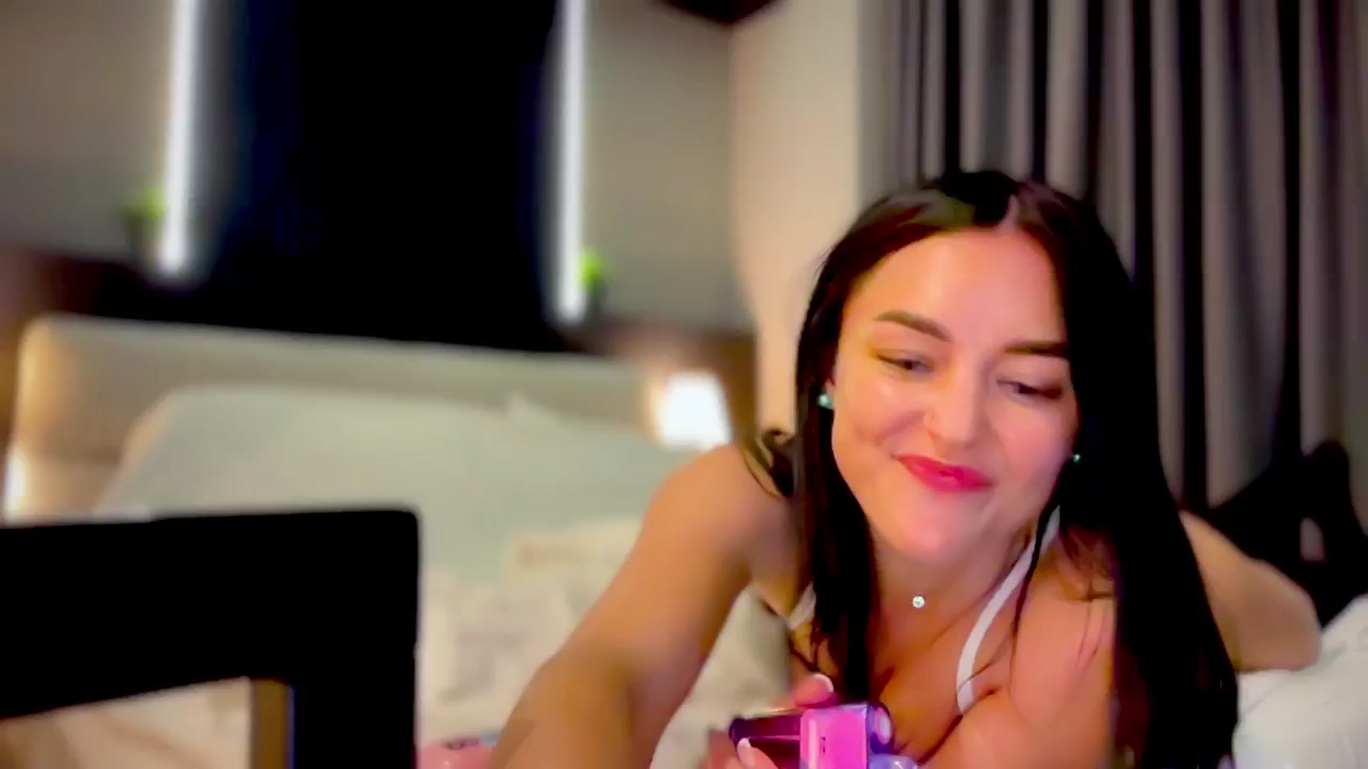 Gallery image thumbnail from ALYA_STARK's myfreecams stream on, 02/05/2025, 20:54 image 16 of 20