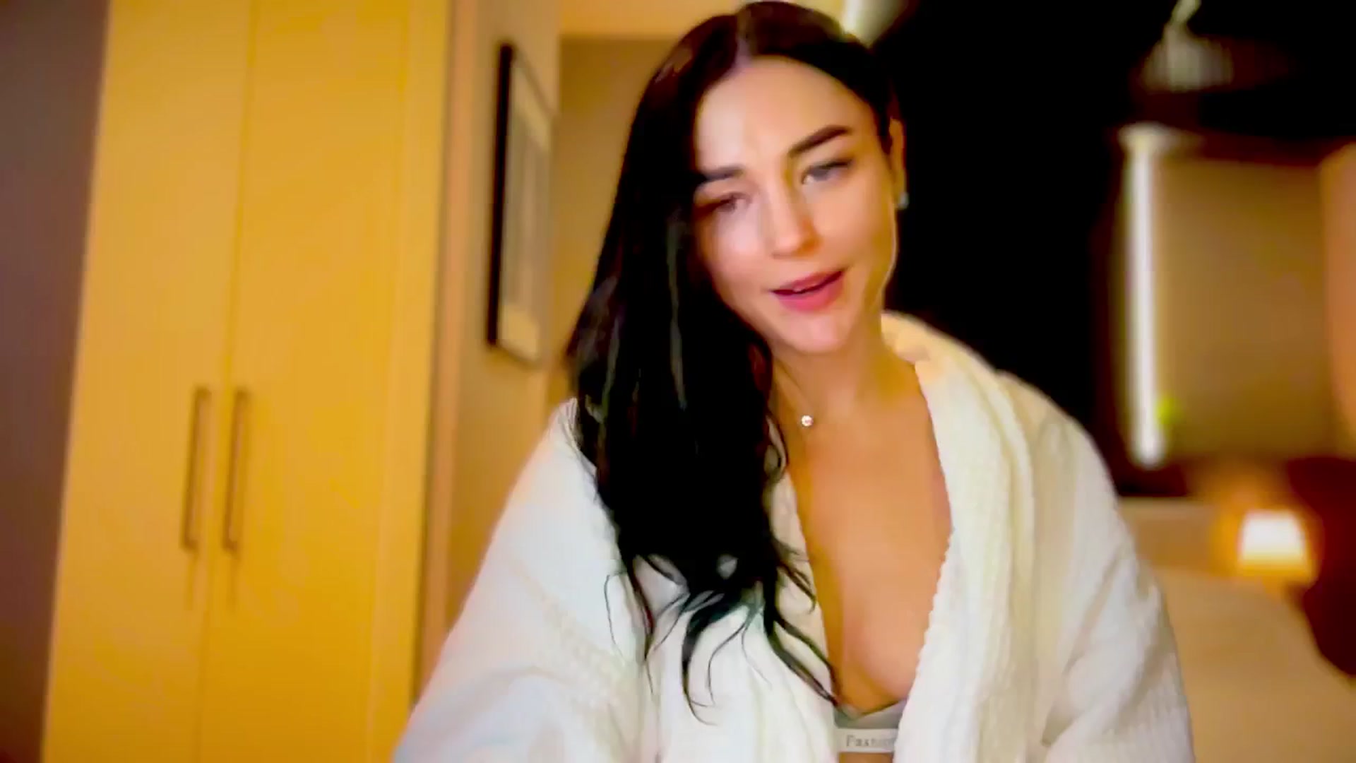 Gallery image thumbnail from ALYA_STARK's myfreecams stream on, 02/05/2025, 20:54 image 13 of 20