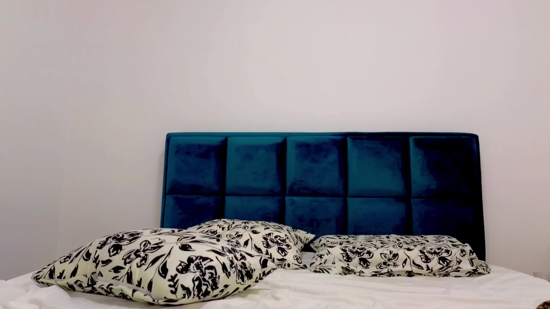 Gallery image thumbnail from ALYA_STARK's myfreecams stream on, 06/15/2025, 24:41 image 9 of 20