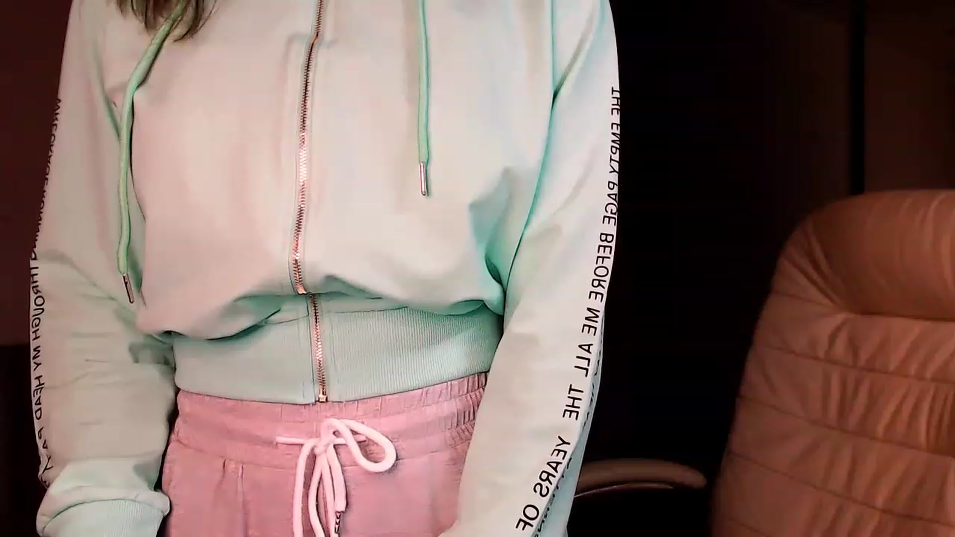 Gallery image thumbnail from ALYONKA__'s myfreecams stream on, 12/11/2022, 01:05 image 17 of 20
