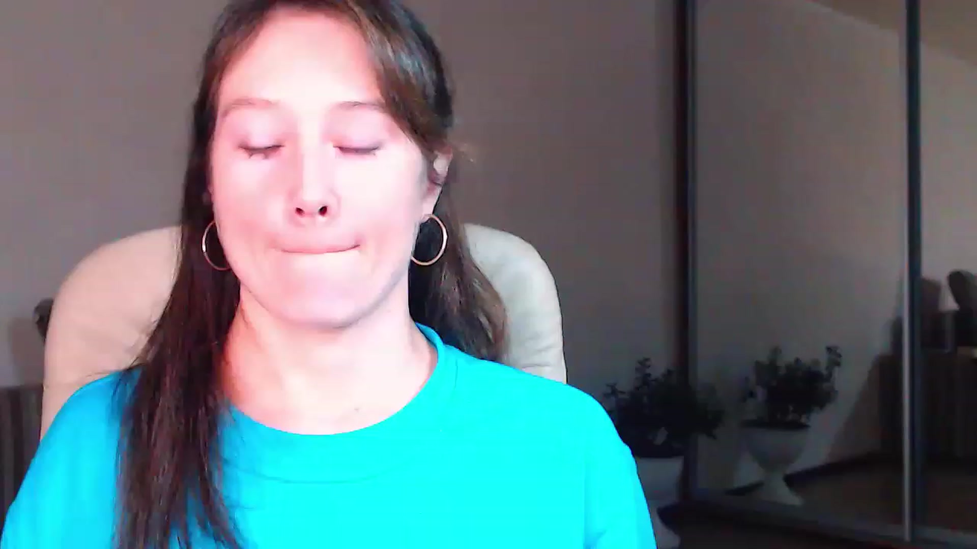 Gallery image thumbnail from ALYONKA__'s myfreecams stream on, 04/15/2023, 21:03 image 10 of 20