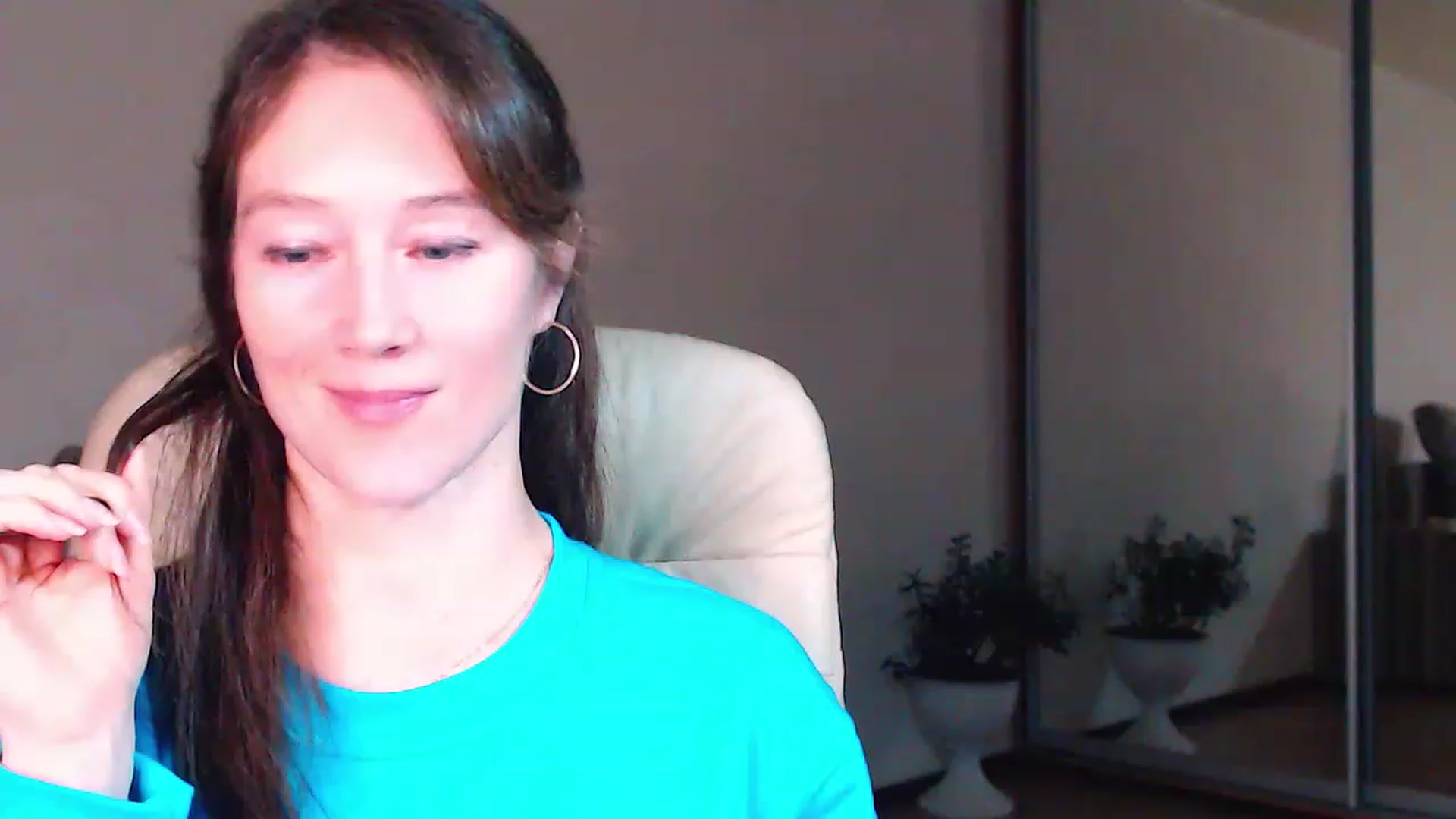 Gallery image thumbnail from ALYONKA__'s myfreecams stream on, 04/15/2023, 21:34 image 4 of 20