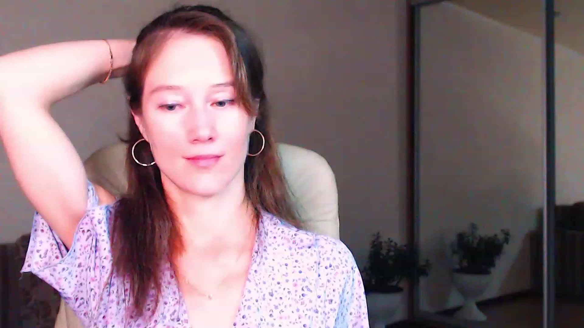 Gallery image thumbnail from ALYONKA__'s myfreecams stream on, 06/17/2023, 22:35 image 5 of 20