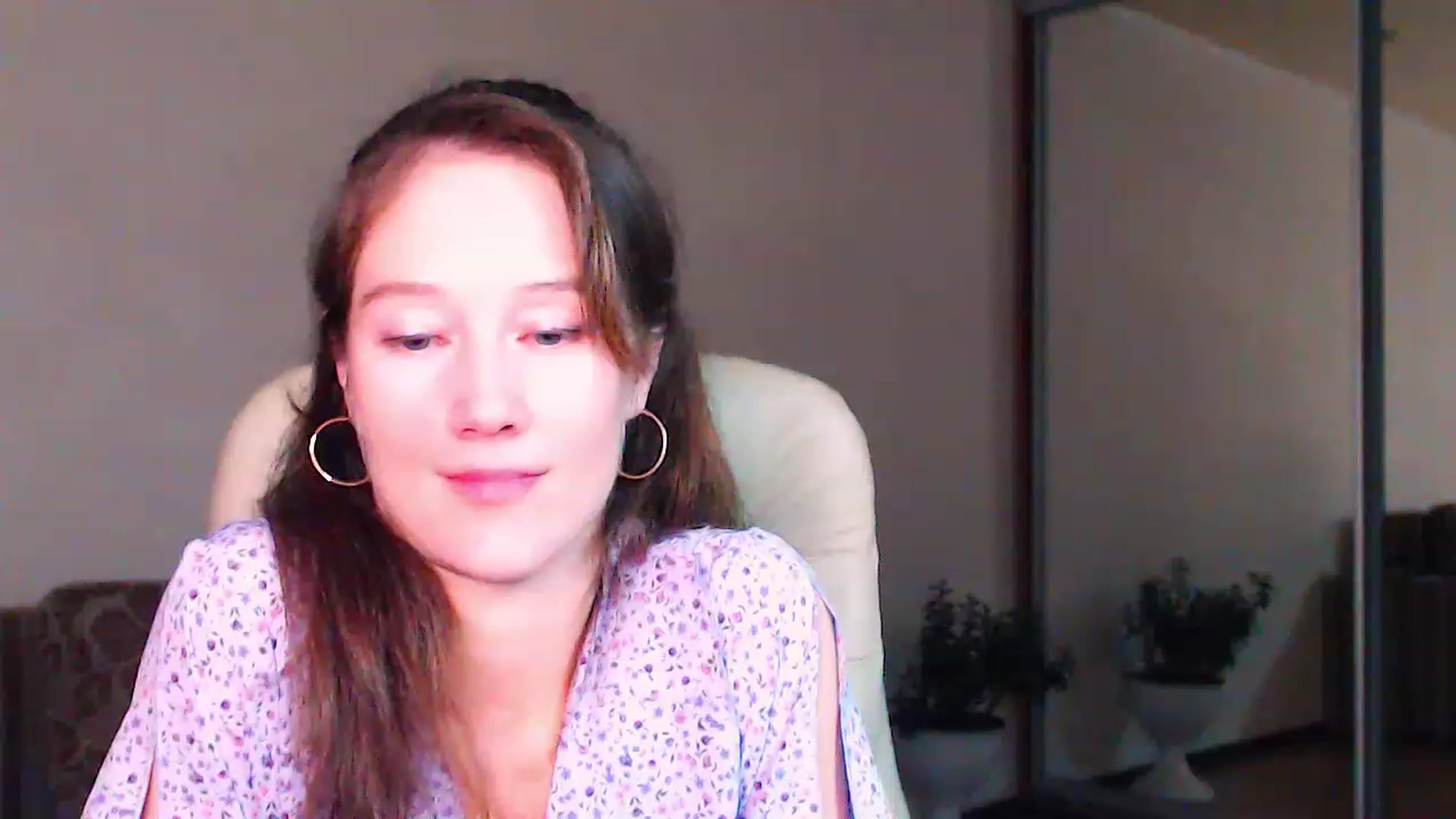 Gallery image thumbnail from ALYONKA__'s myfreecams stream on, 06/17/2023, 22:35 image 2 of 20