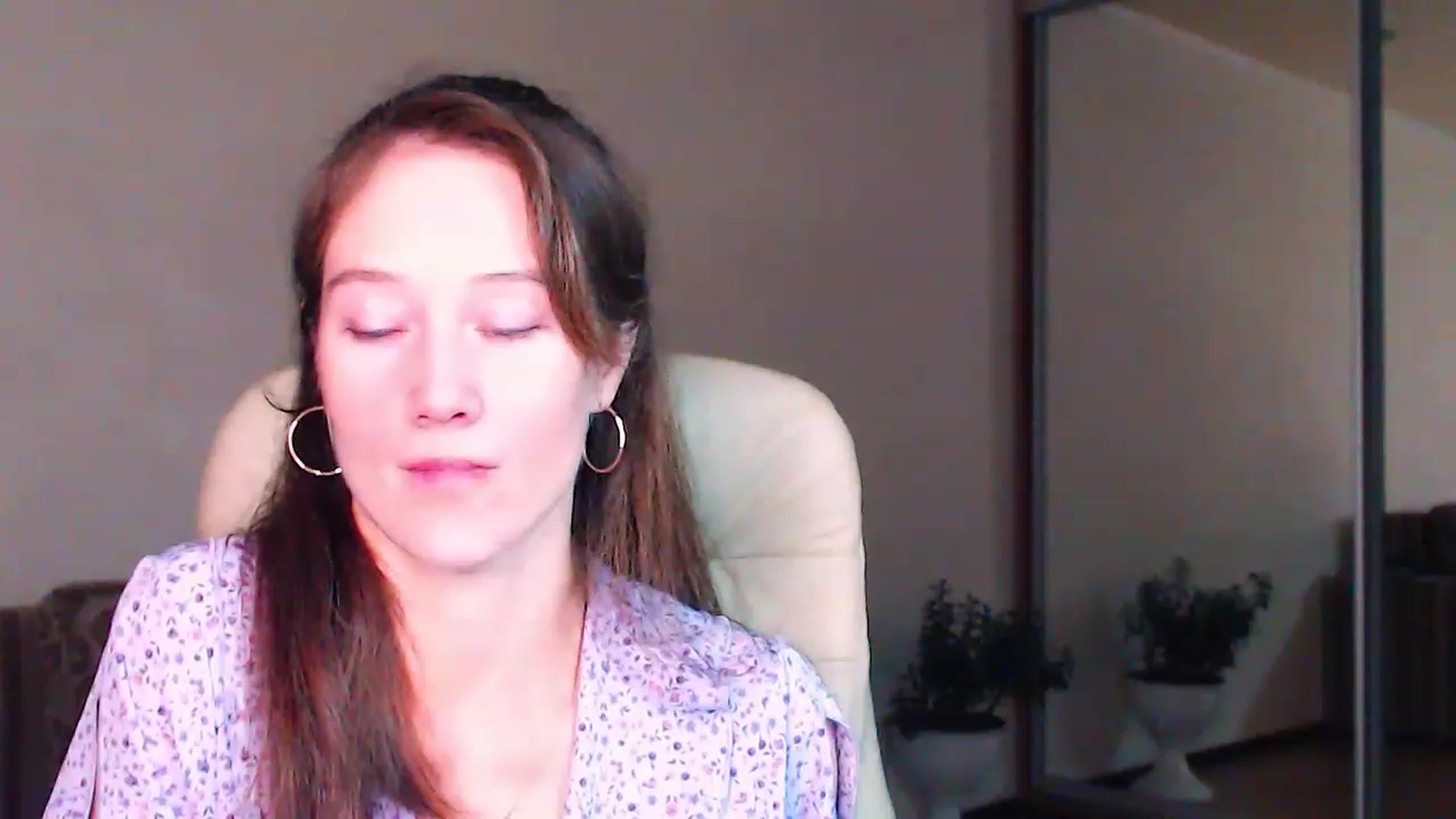 Gallery image thumbnail from ALYONKA__'s myfreecams stream on, 06/17/2023, 22:35 image 14 of 20