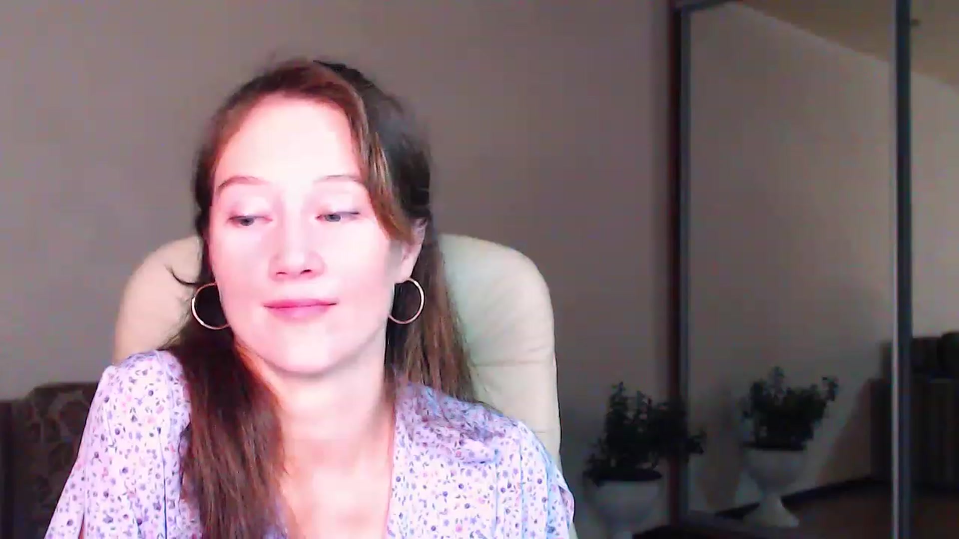 Gallery image thumbnail from ALYONKA__'s myfreecams stream on, 06/17/2023, 22:35 image 10 of 20