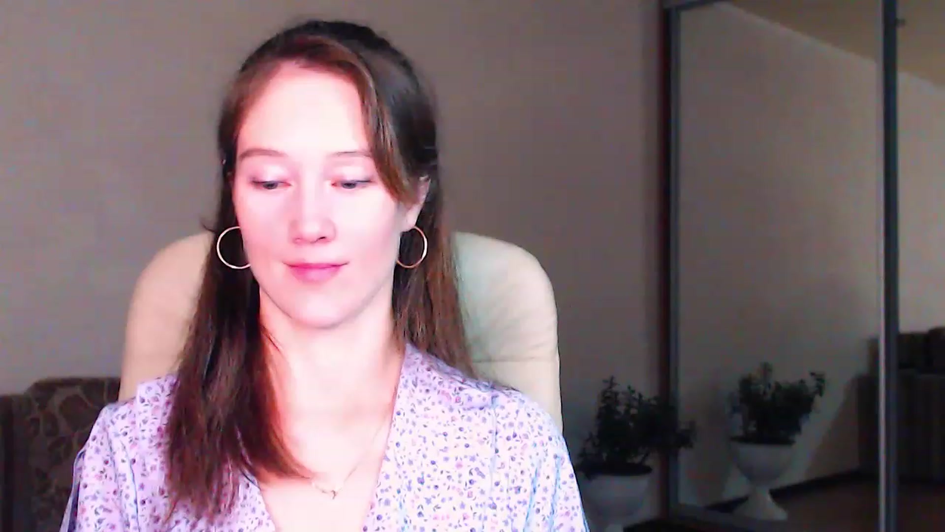 Gallery image thumbnail from ALYONKA__'s myfreecams stream on, 06/17/2023, 22:35 image 13 of 20