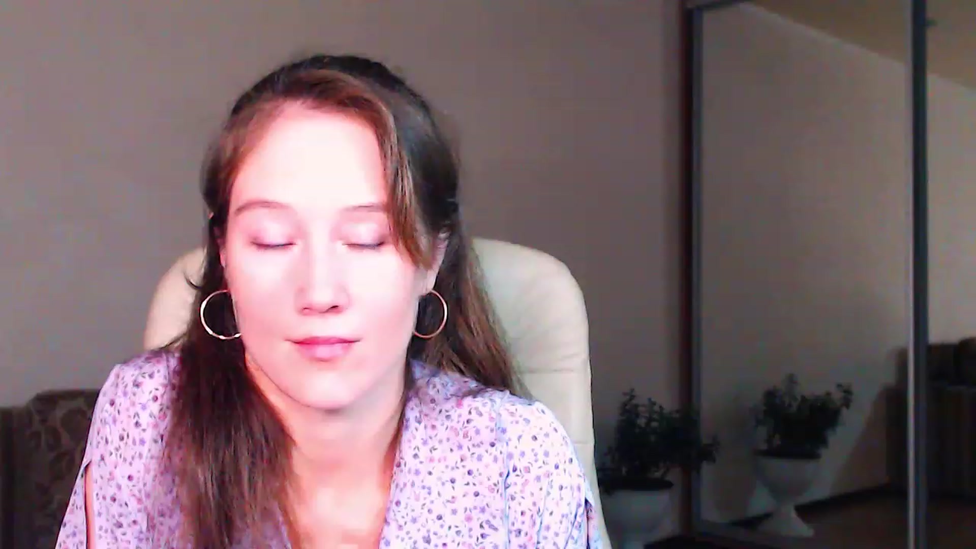 Gallery image thumbnail from ALYONKA__'s myfreecams stream on, 06/17/2023, 22:35 image 1 of 20