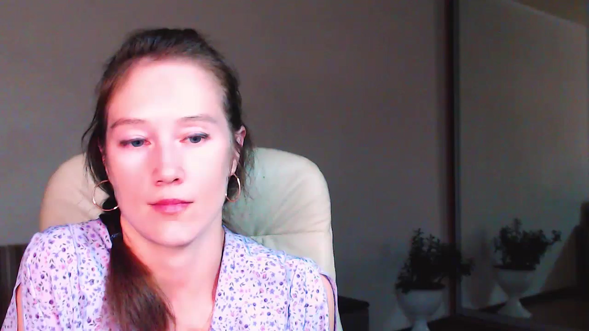Gallery image thumbnail from ALYONKA__'s myfreecams stream on, 07/01/2023, 21:31 image 14 of 20