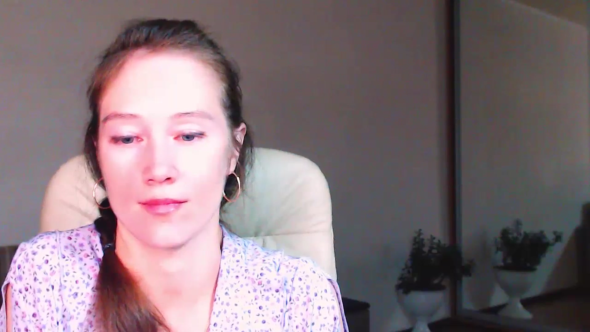 Gallery image thumbnail from ALYONKA__'s myfreecams stream on, 07/01/2023, 21:31 image 3 of 20