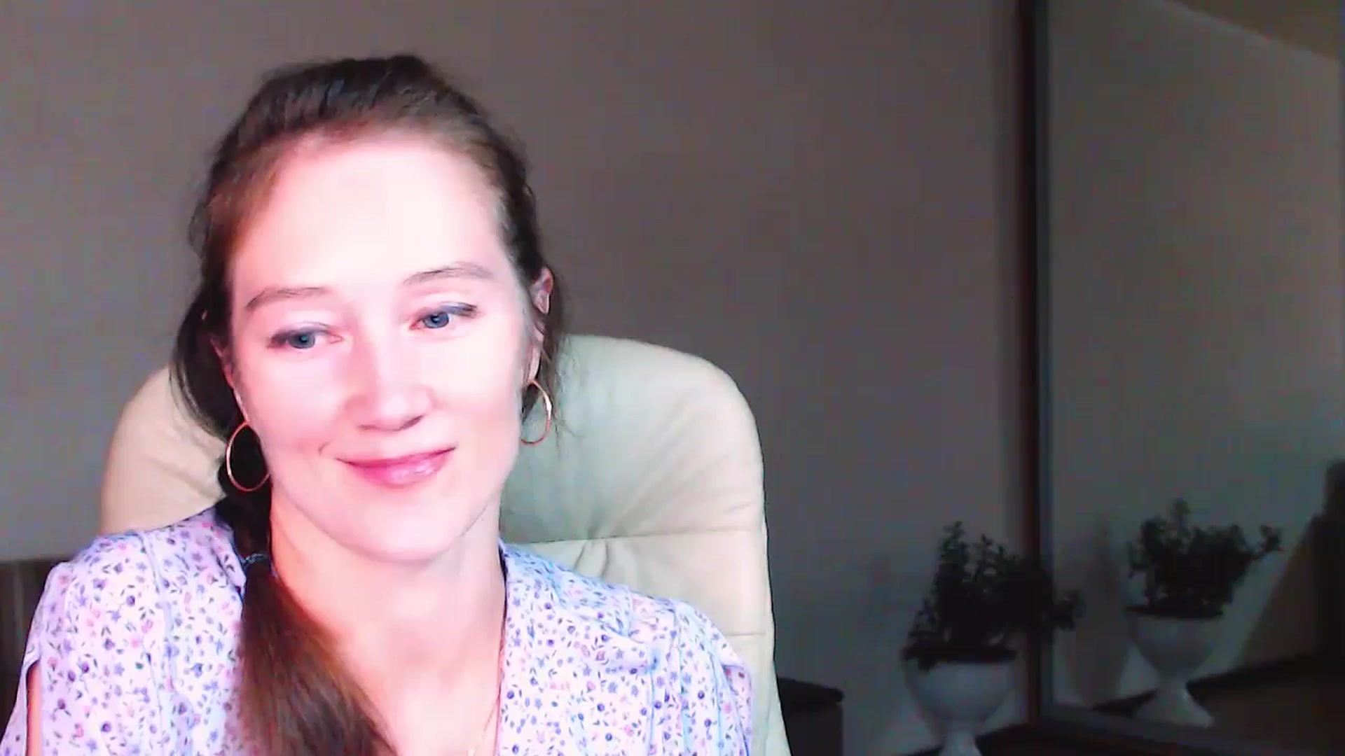 Gallery image thumbnail from ALYONKA__'s myfreecams stream on, 07/01/2023, 21:31 image 1 of 20