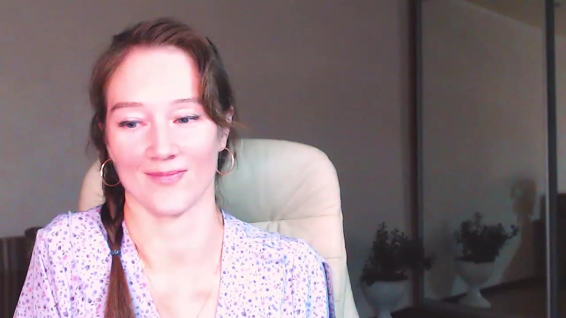 Gallery image thumbnail from ALYONKA__'s myfreecams stream on, 07/08/2023, 20:41 image 2 of 20