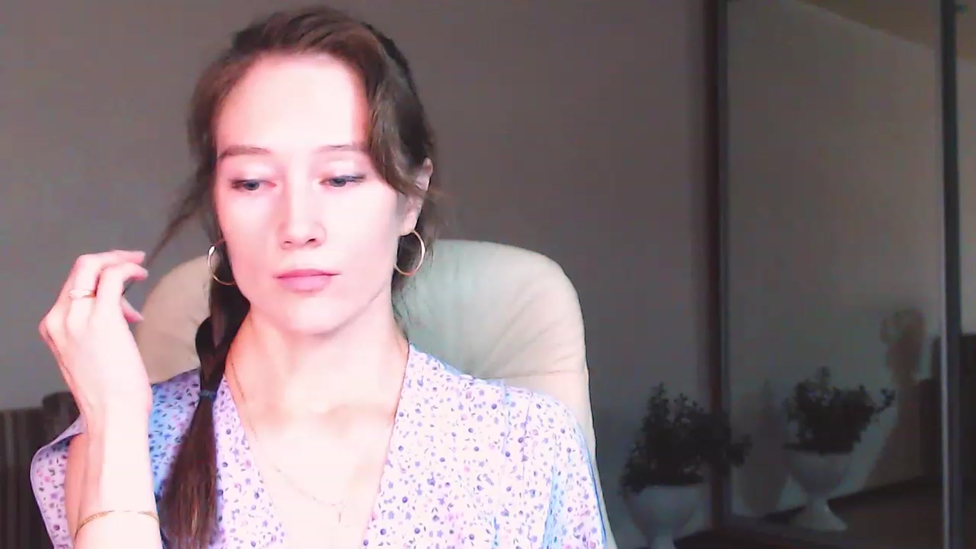 Gallery image thumbnail from ALYONKA__'s myfreecams stream on, 07/08/2023, 20:41 image 5 of 20