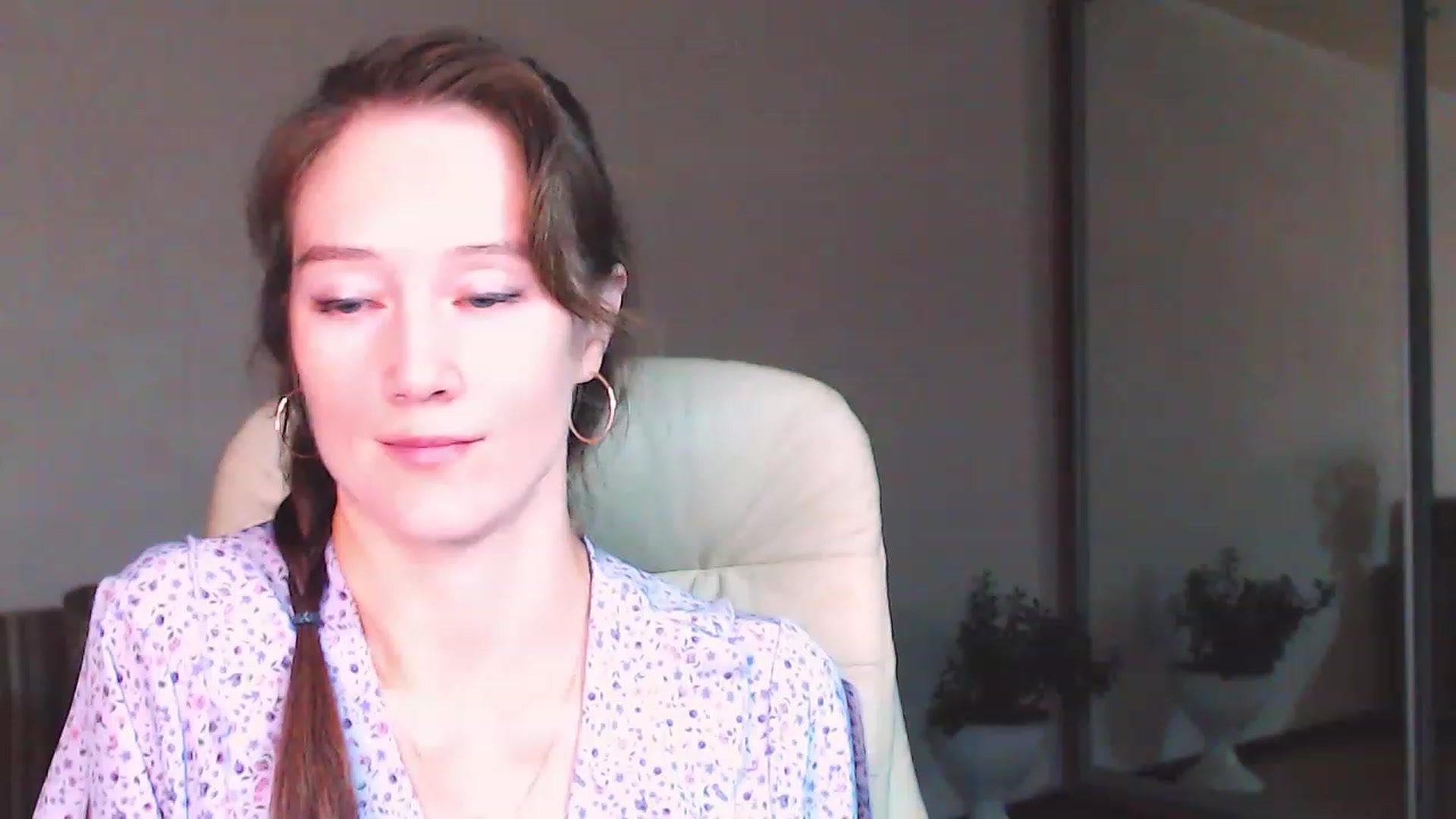 Gallery image thumbnail from ALYONKA__'s myfreecams stream on, 07/08/2023, 20:41 image 1 of 20