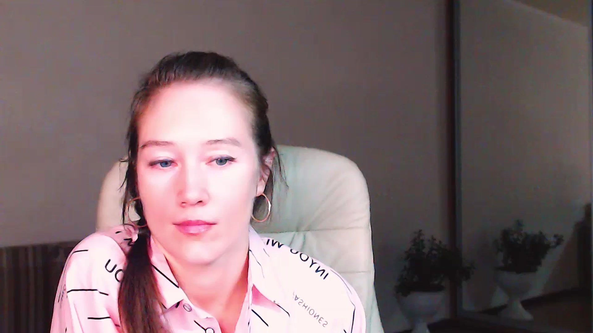 Gallery image thumbnail from ALYONKA__'s myfreecams stream on, 07/15/2023, 21:11 image 10 of 20