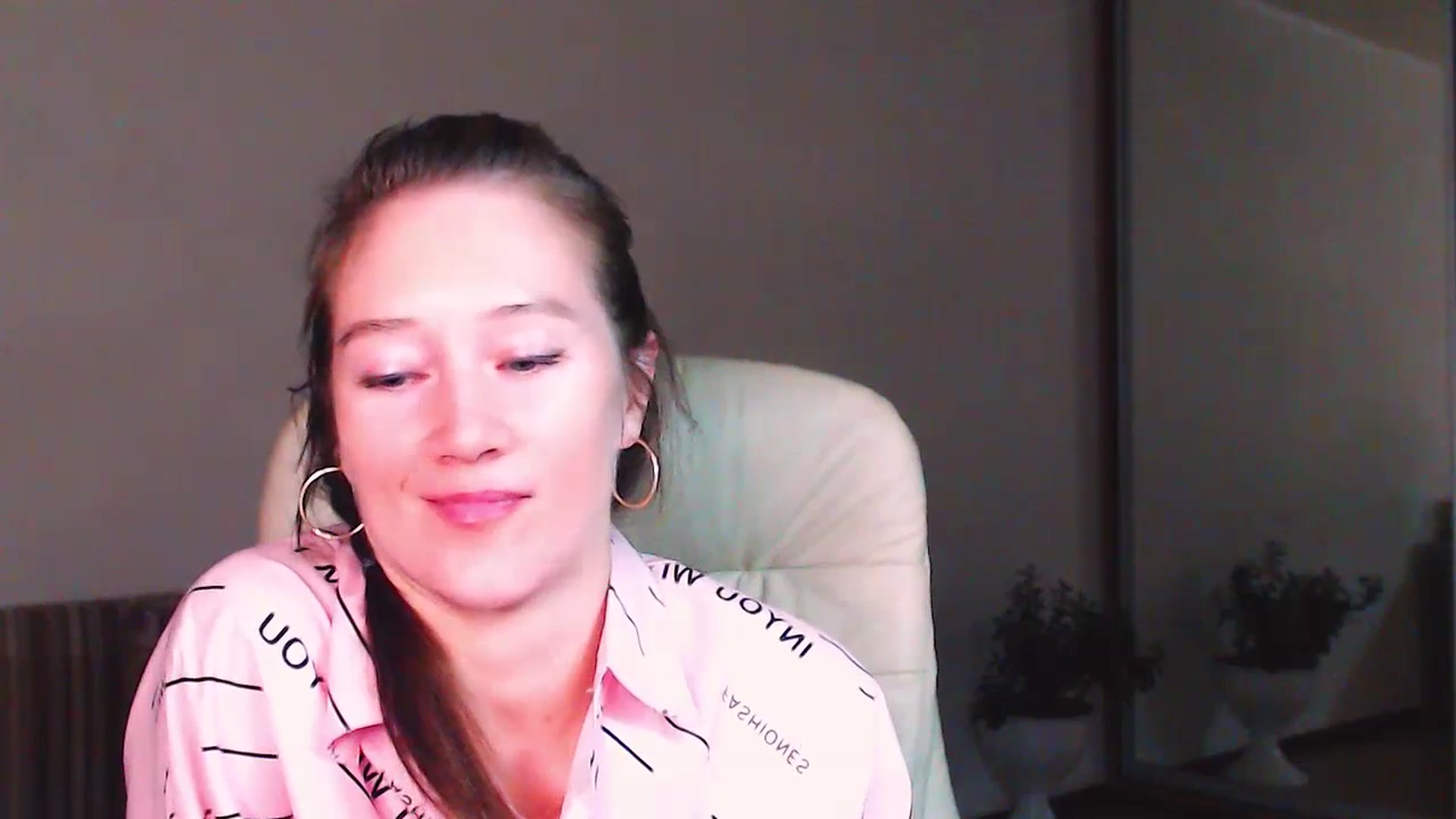 Gallery image thumbnail from ALYONKA__'s myfreecams stream on, 07/15/2023, 21:11 image 17 of 20