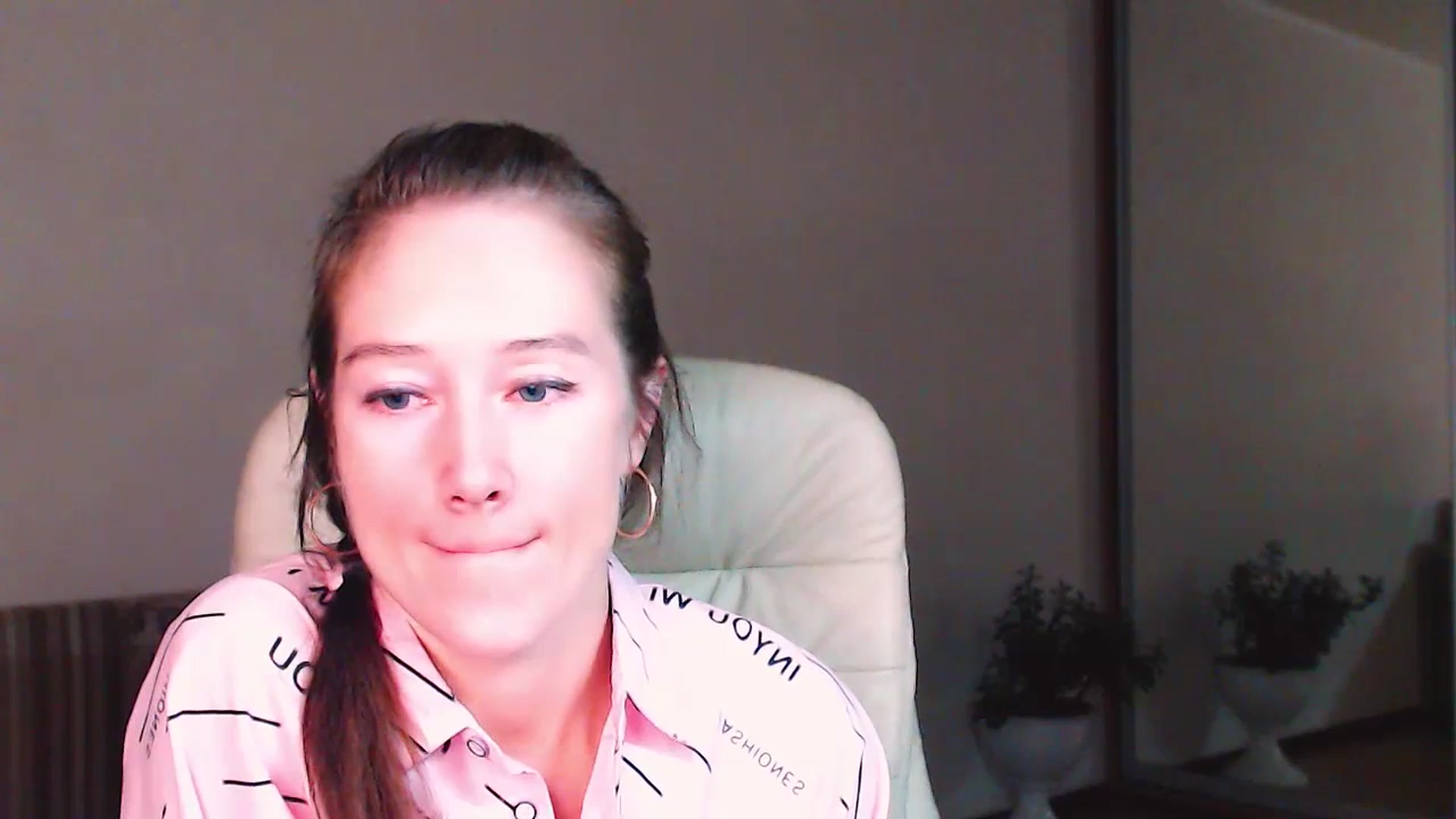 Gallery image thumbnail from ALYONKA__'s myfreecams stream on, 07/15/2023, 21:11 image 11 of 20