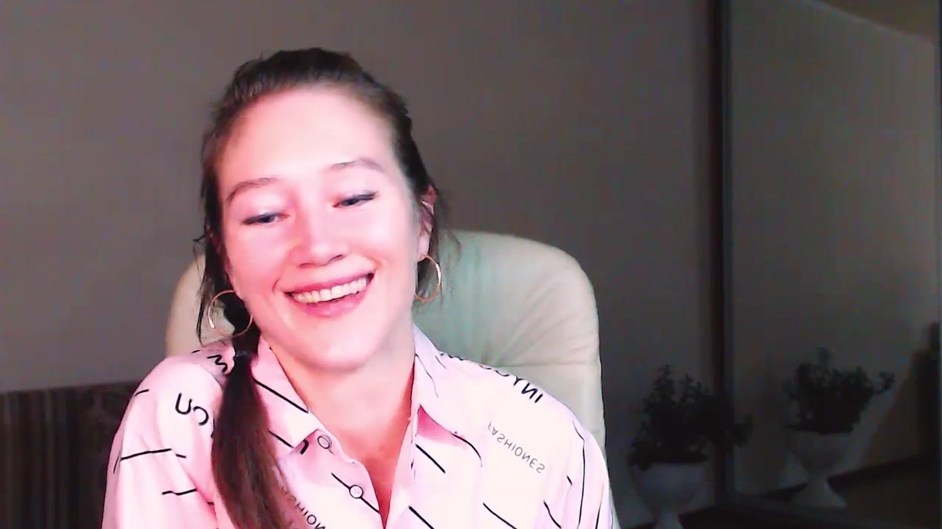 Gallery image thumbnail from ALYONKA__'s myfreecams stream on, 07/15/2023, 21:11 image 6 of 20