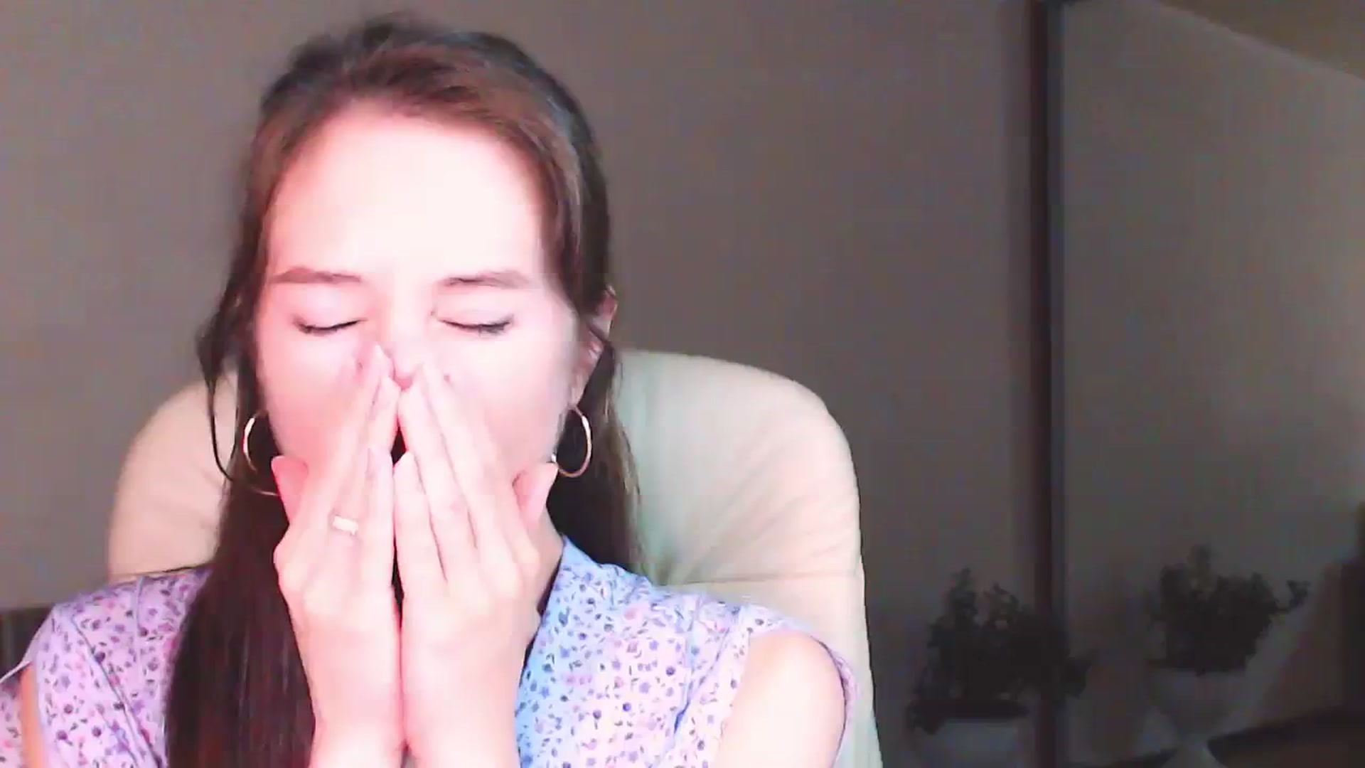 Gallery image thumbnail from ALYONKA__'s myfreecams stream on, 07/22/2023, 23:00 image 19 of 20