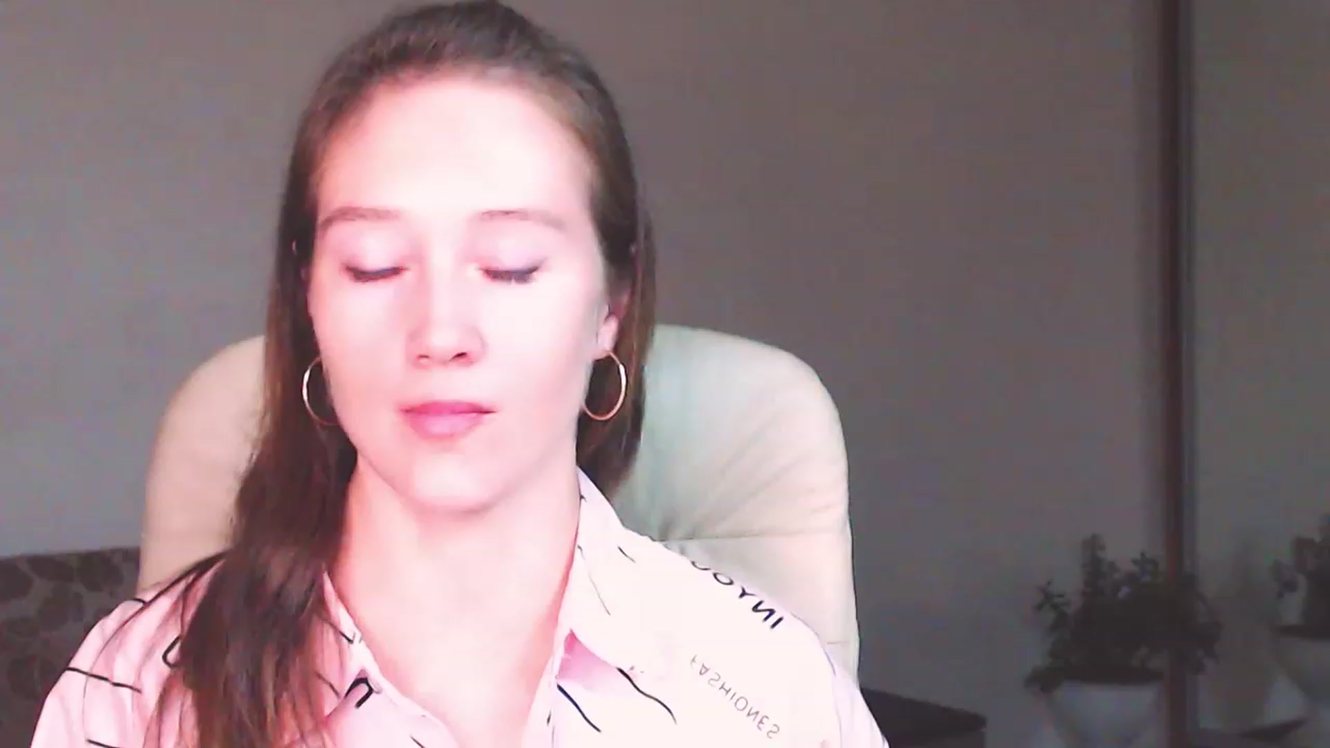 Gallery image thumbnail from ALYONKA__'s myfreecams stream on, 08/05/2023, 21:34 image 16 of 20