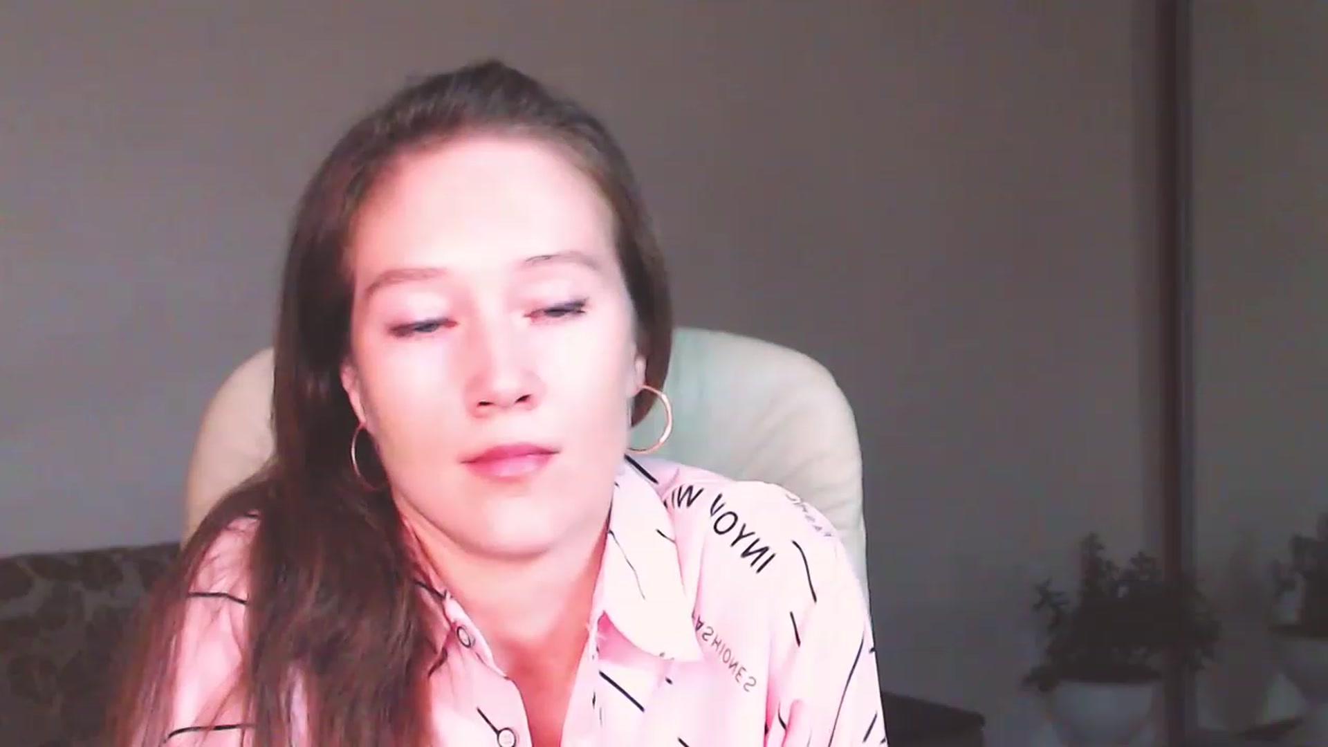 Gallery image thumbnail from ALYONKA__'s myfreecams stream on, 08/05/2023, 21:34 image 6 of 20
