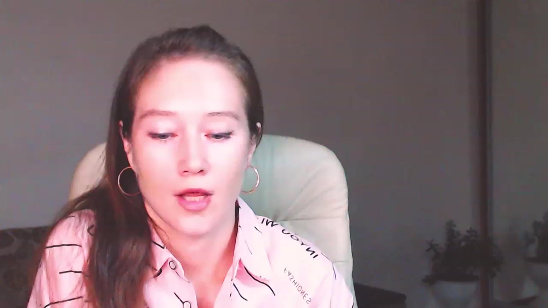 Gallery image thumbnail from ALYONKA__'s myfreecams stream on, 08/05/2023, 21:34 image 10 of 20