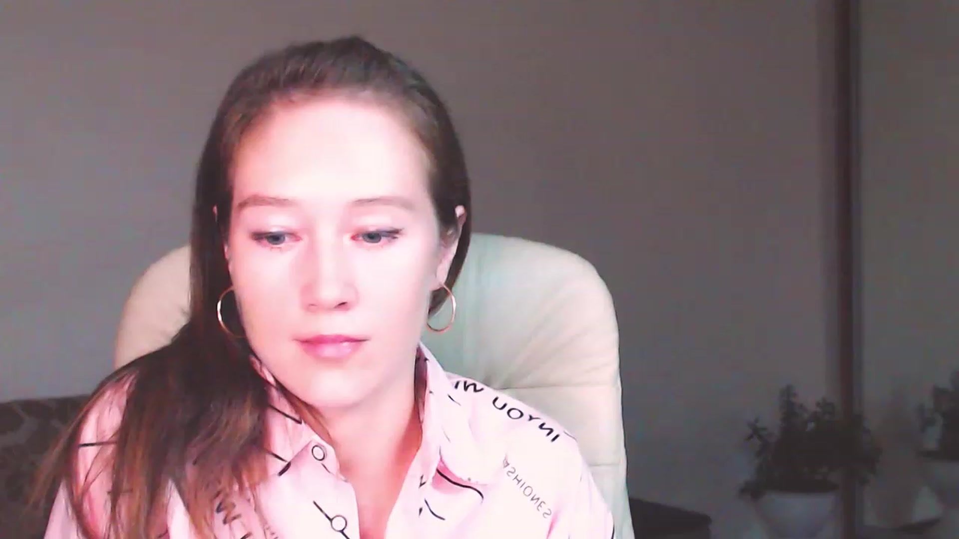 Gallery image thumbnail from ALYONKA__'s myfreecams stream on, 08/05/2023, 21:34 image 12 of 20