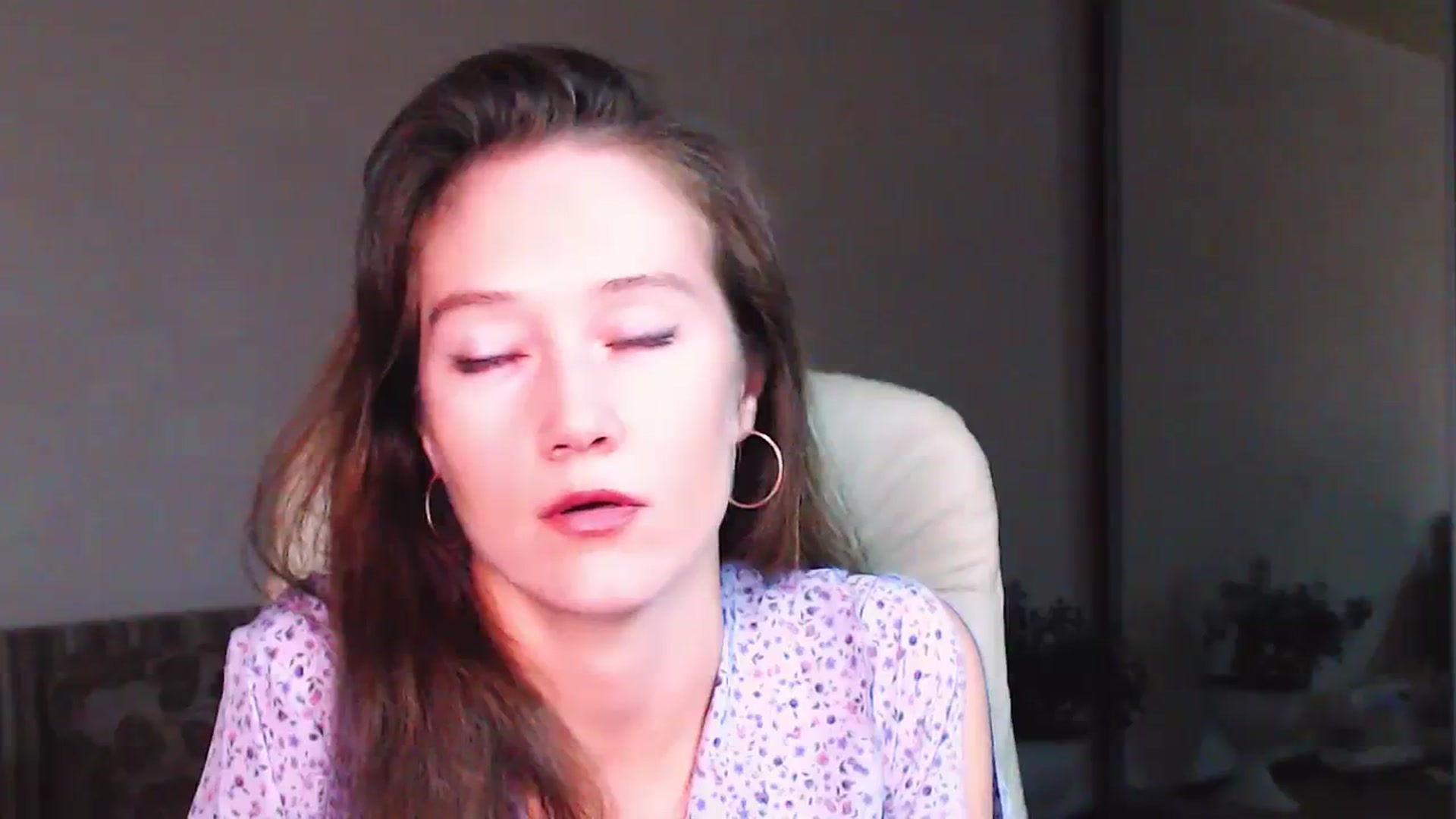 Gallery image thumbnail from ALYONKA__'s myfreecams stream on, 08/12/2023, 21:09 image 2 of 20