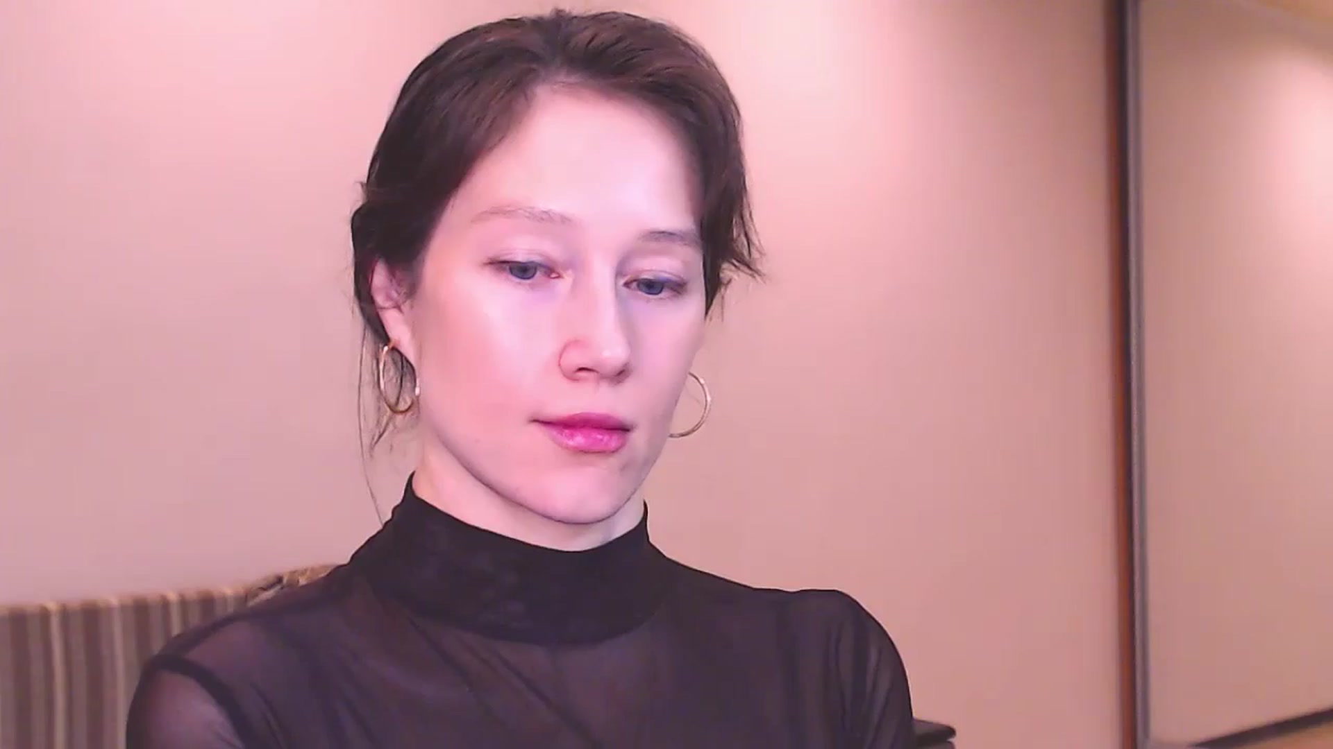 Gallery image thumbnail from ALYONKA__'s myfreecams stream on, 04/27/2024, 21:57 image 1 of 20