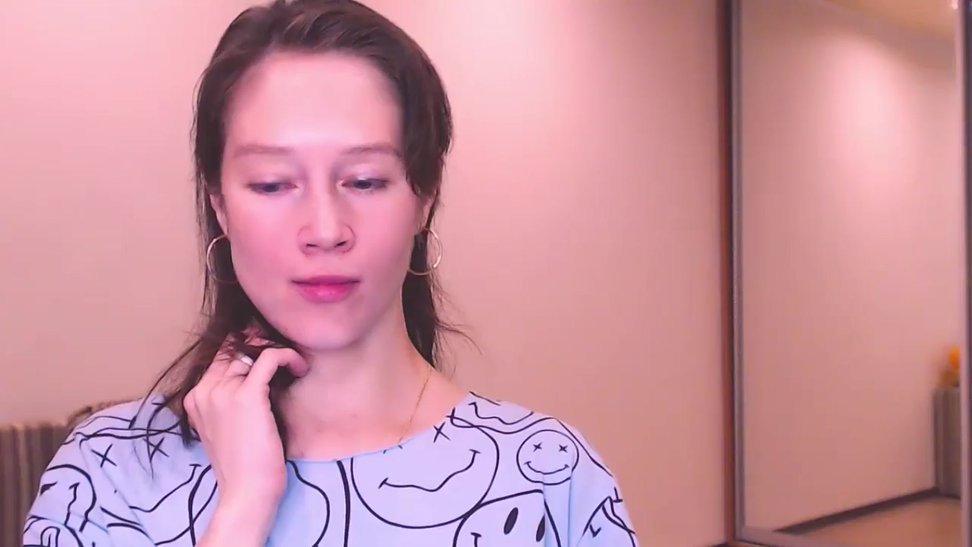 Gallery image thumbnail from ALYONKA__'s myfreecams stream on, 05/25/2024, 22:08 image 15 of 20