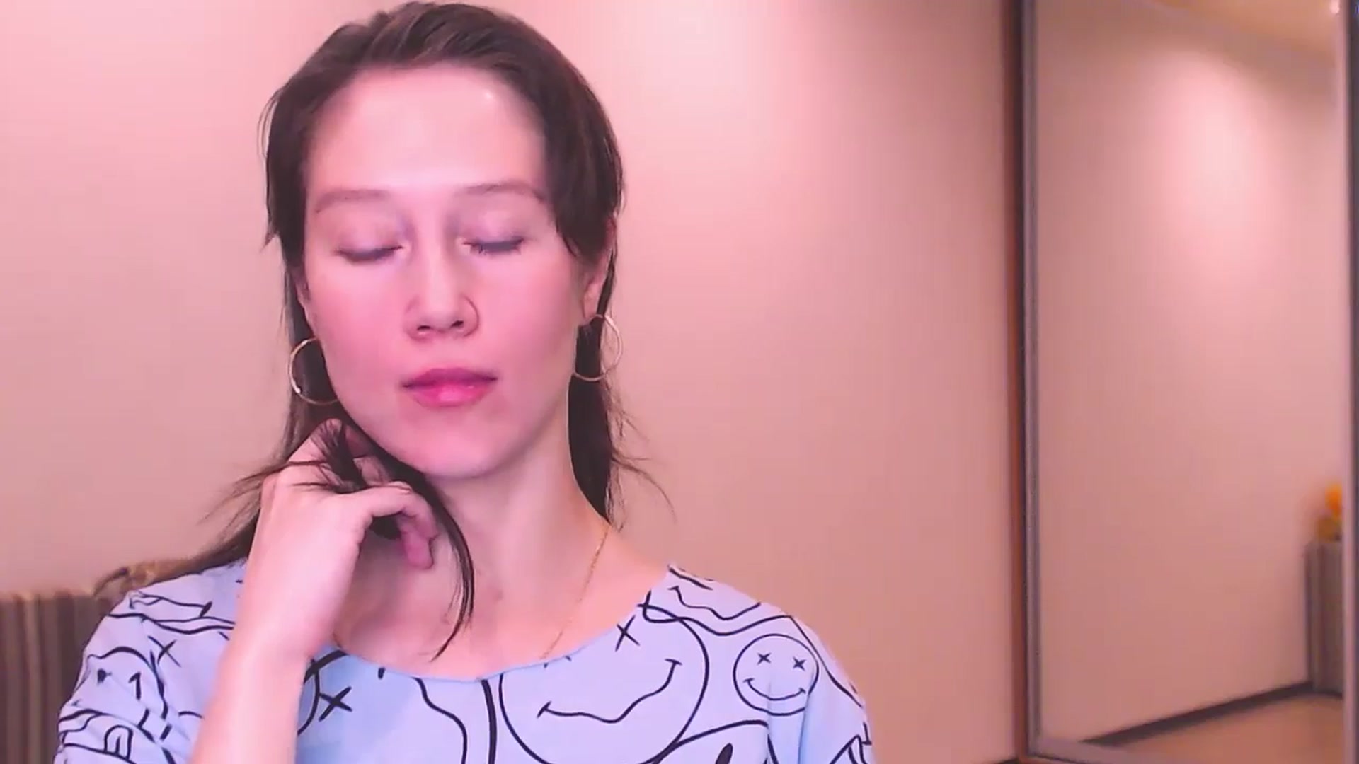 Gallery image thumbnail from ALYONKA__'s myfreecams stream on, 05/25/2024, 22:08 image 11 of 20