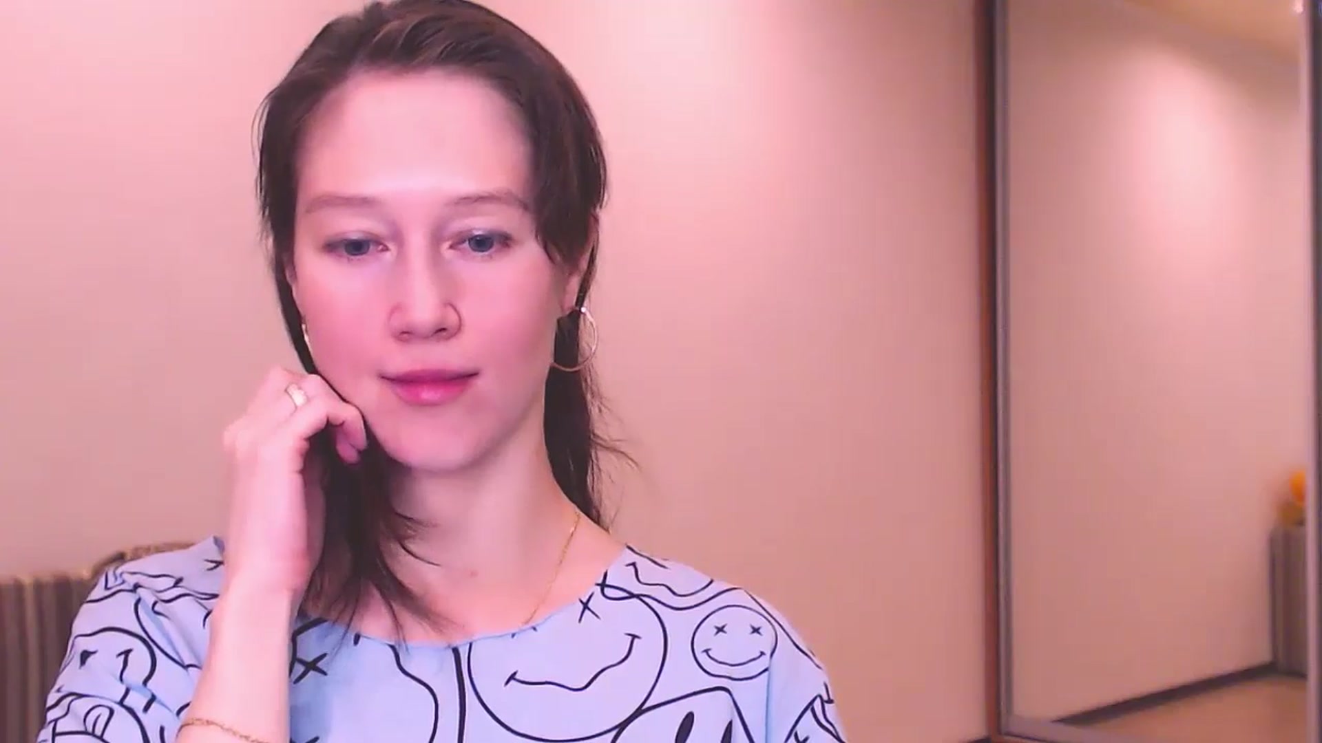 Gallery image thumbnail from ALYONKA__'s myfreecams stream on, 05/25/2024, 22:08 image 18 of 20
