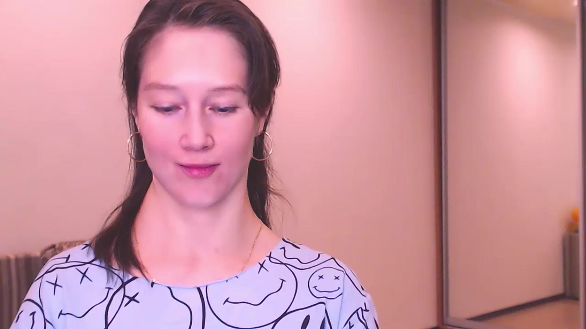 Gallery image thumbnail from ALYONKA__'s myfreecams stream on, 05/25/2024, 22:08 image 19 of 20