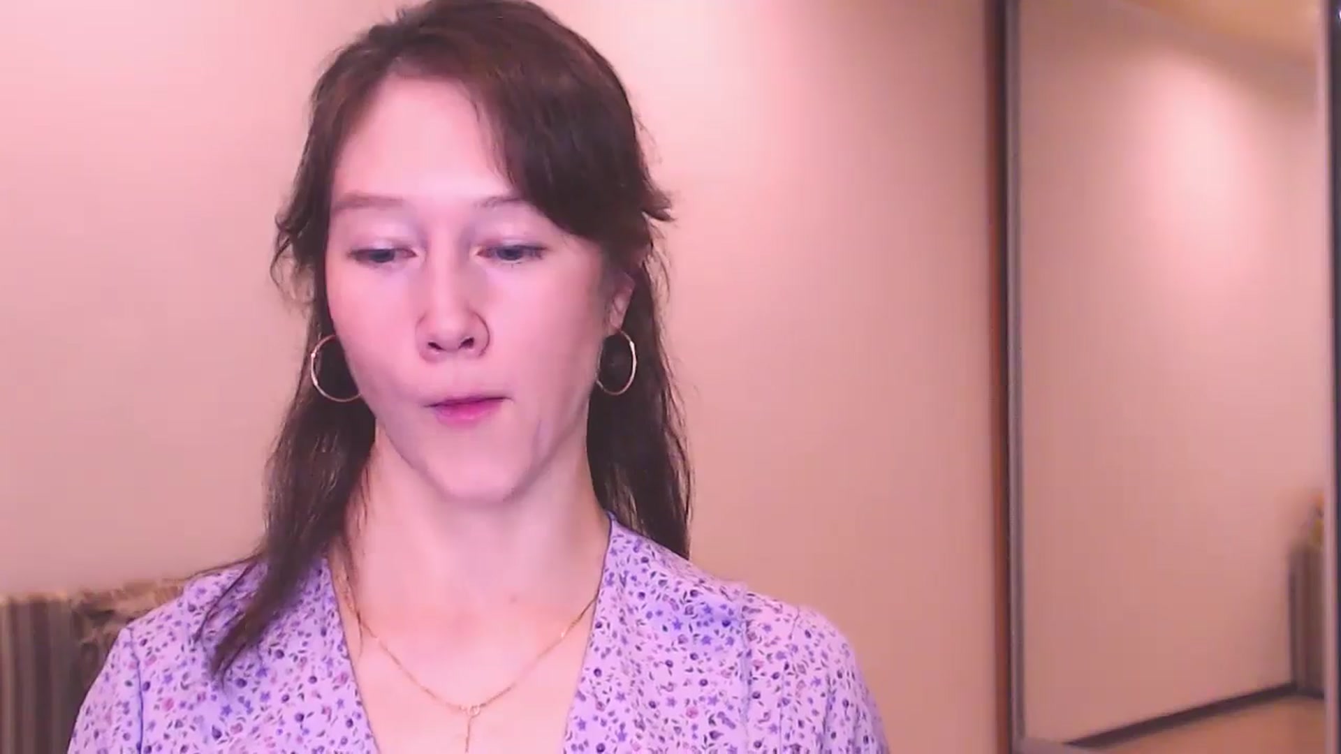 Gallery image thumbnail from ALYONKA__'s myfreecams stream on, 06/08/2024, 21:24 image 6 of 20