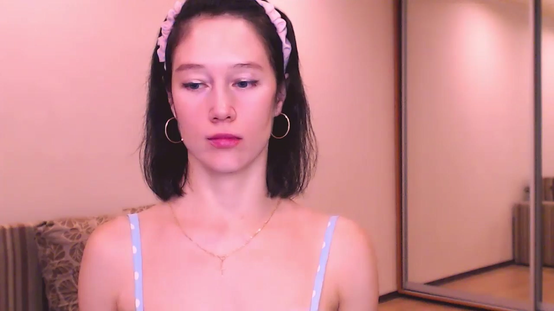 Gallery image thumbnail from ALYONKA__'s myfreecams stream on, 07/06/2024, 21:00 image 9 of 20