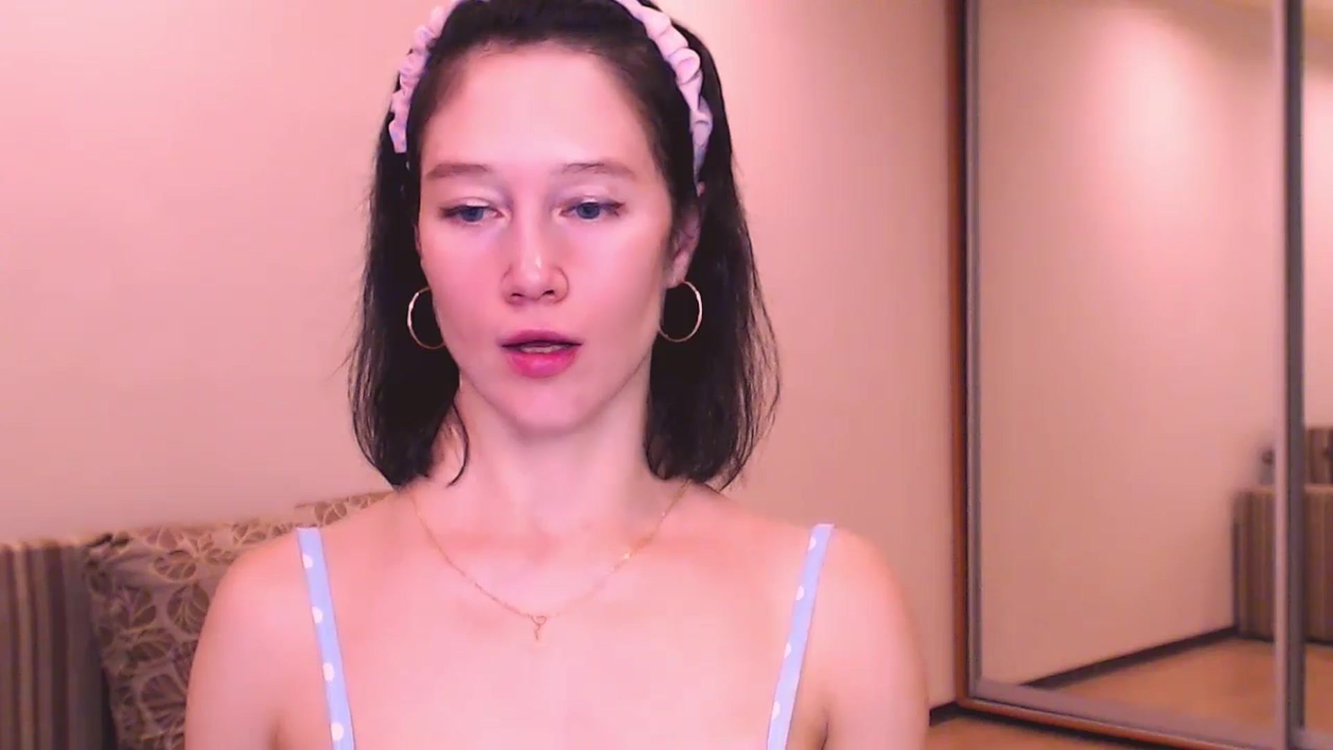 Gallery image thumbnail from ALYONKA__'s myfreecams stream on, 07/06/2024, 21:00 image 16 of 20