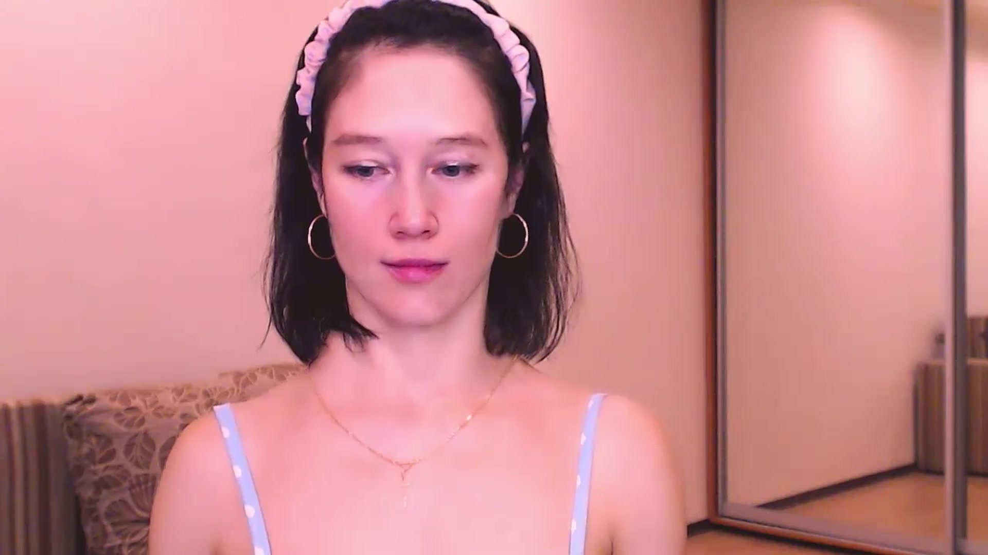 Gallery image thumbnail from ALYONKA__'s myfreecams stream on, 07/06/2024, 21:00 image 18 of 20