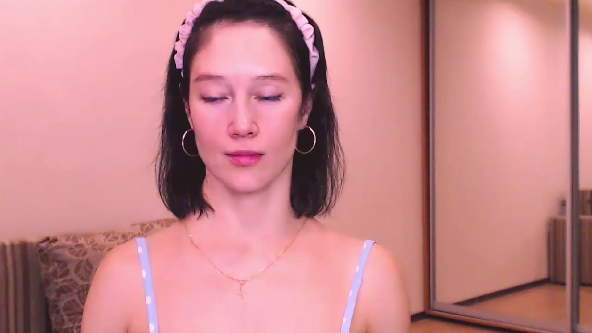 Gallery image thumbnail from ALYONKA__'s myfreecams stream on, 07/06/2024, 21:00 image 10 of 20