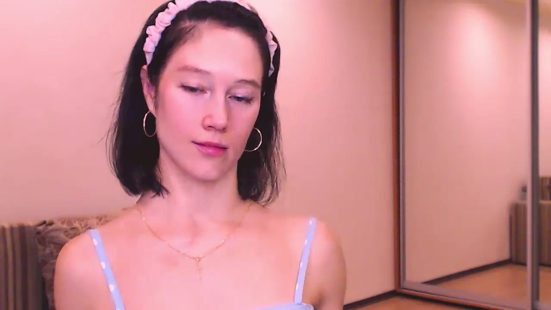 Gallery image thumbnail from ALYONKA__'s myfreecams stream on, 07/06/2024, 21:00 image 11 of 20