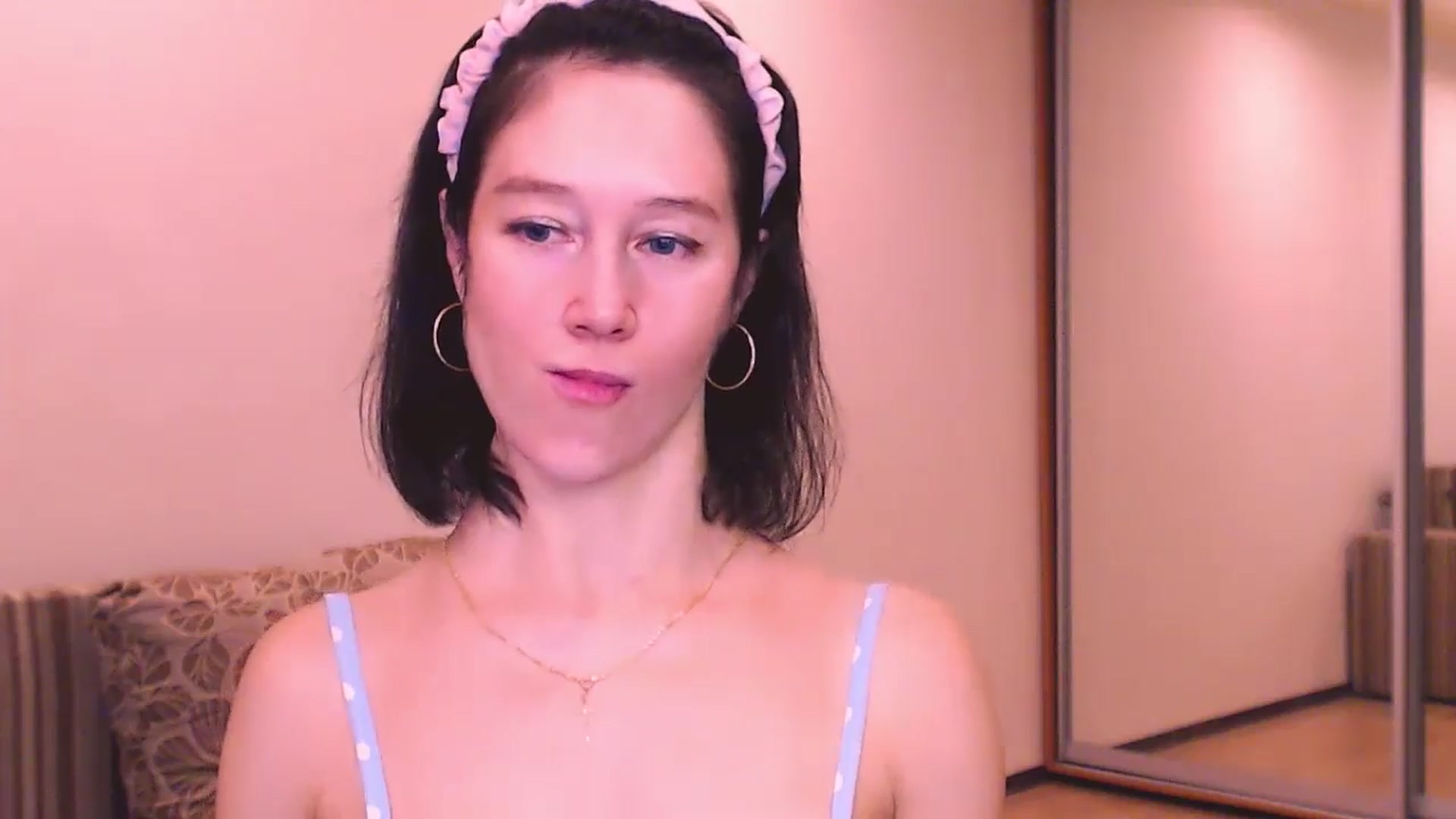 Gallery image thumbnail from ALYONKA__'s myfreecams stream on, 07/06/2024, 21:00 image 20 of 20